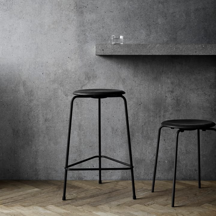 High Dot stool leather, Cowboy black Fritz Hansen