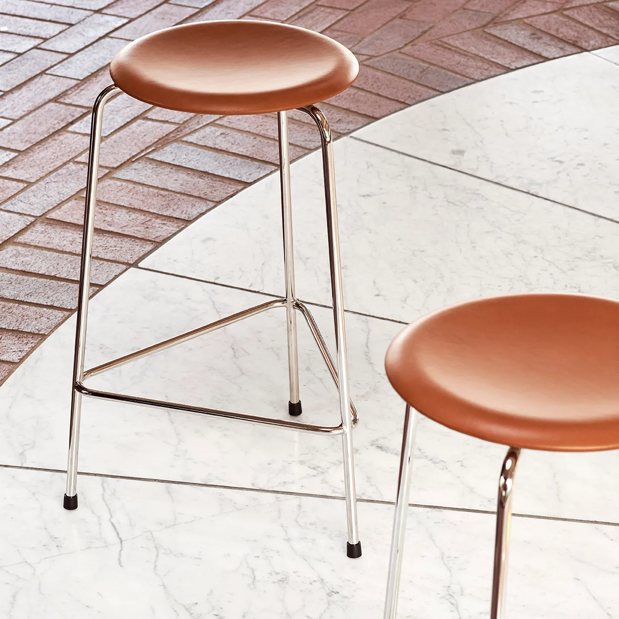 High Dot stool leather, walnut Fritz Hansen