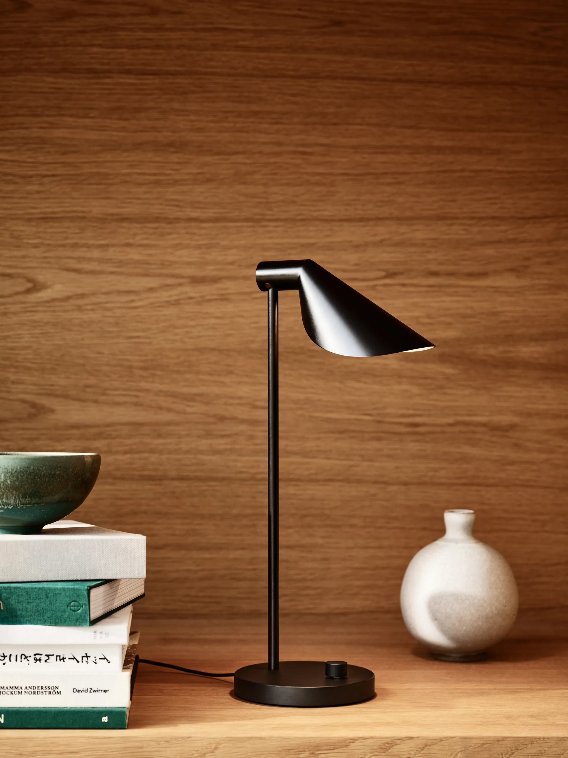 MS022 table lamp, Black Fritz Hansen