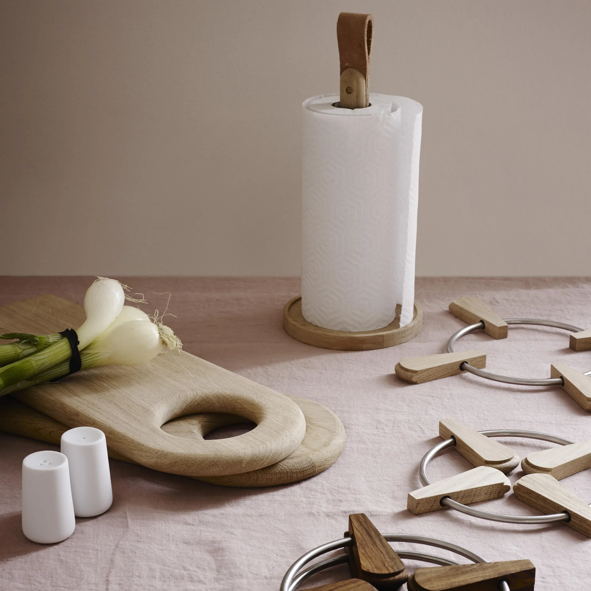 Norr paper roll holder, oak Fritz Hansen