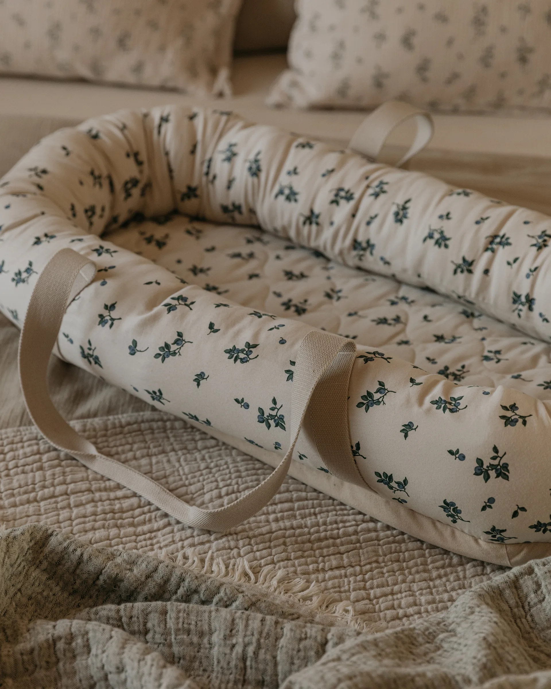 Blueberry satin quilted baby nest, 43x87x16 cm Garbo&Friends