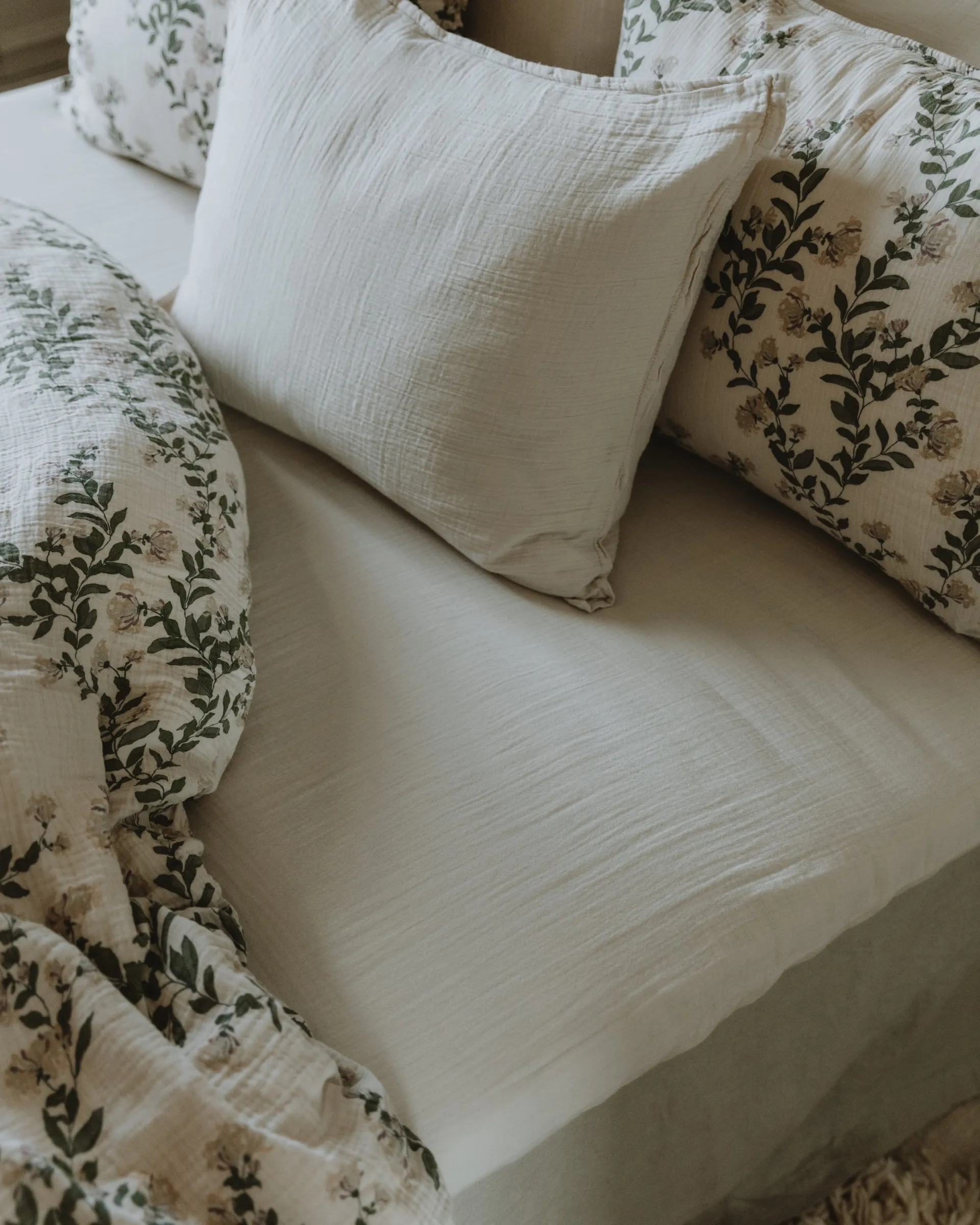 Eggshell Muslin fitted sheet, 180x200x30 cm Garbo&Friends