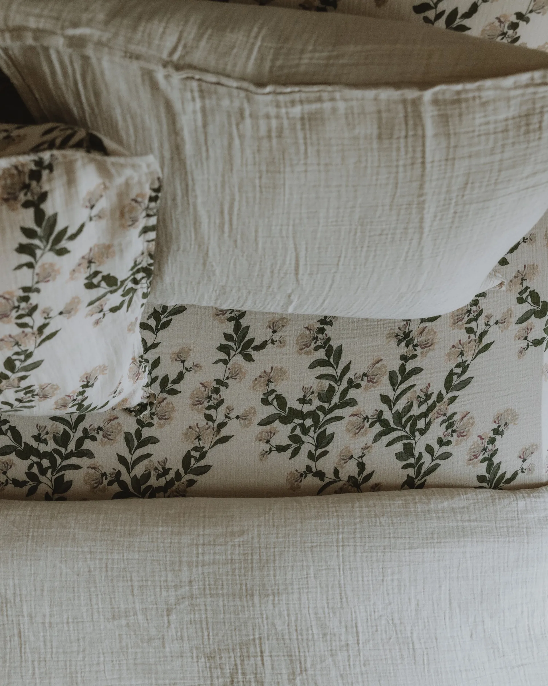 Honeysuckle Muslin fitted sheet, 160x200x30 cm Garbo&Friends