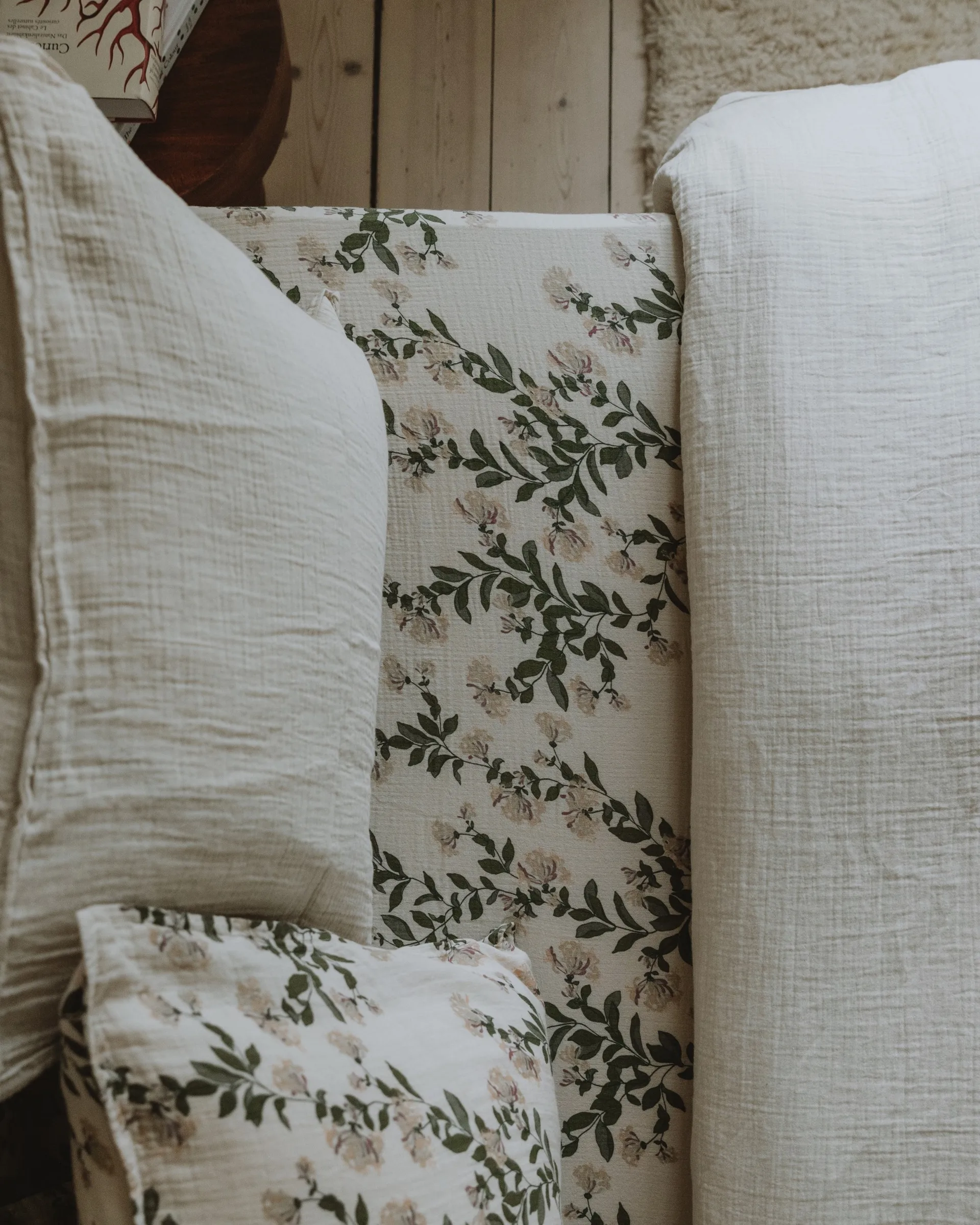 Honeysuckle Muslin fitted sheet, 90x200x30 cm Garbo&Friends