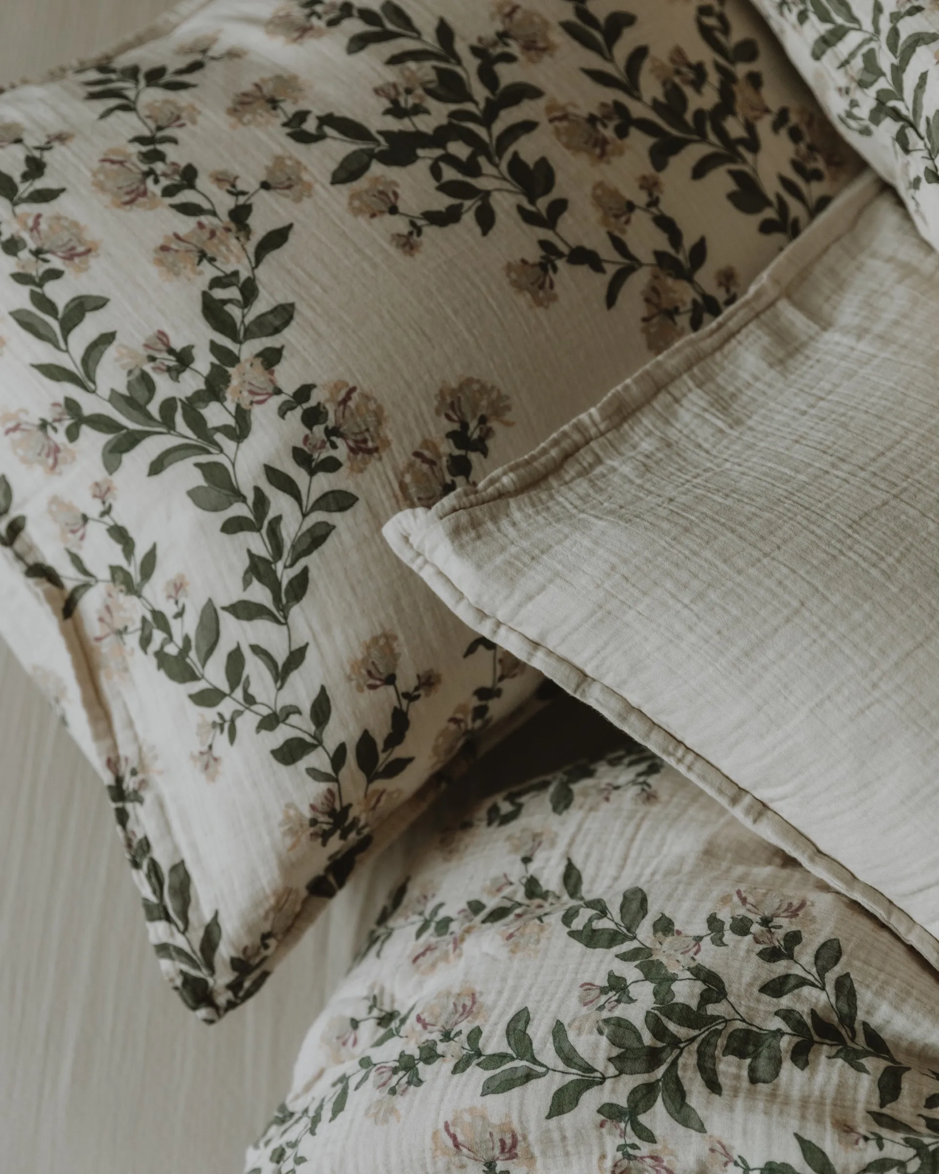 Honeysuckle Muslin pillowcase, 50x70 cm Garbo&Friends