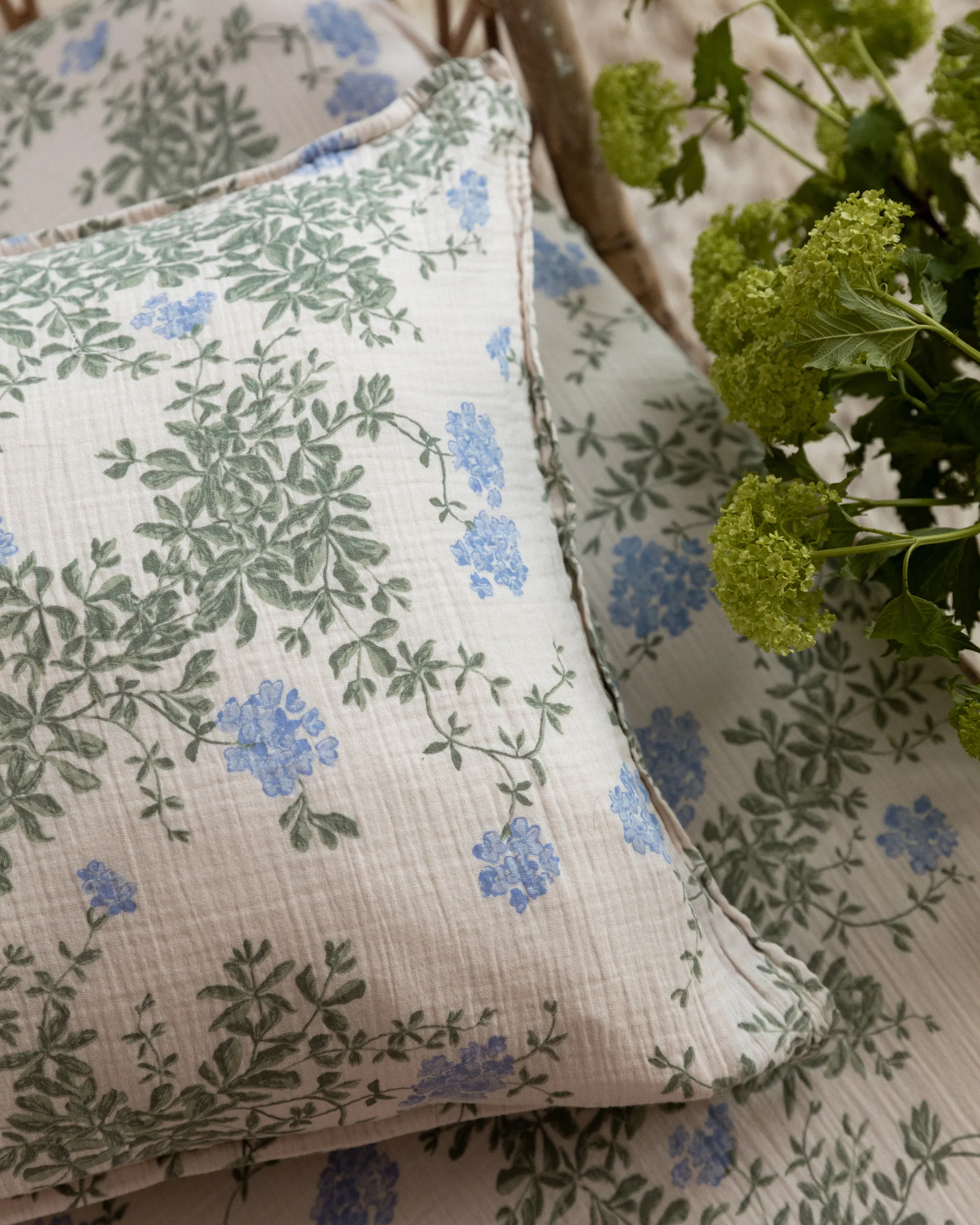 Plumbago Muslin pillowcase, 50x70 cm Garbo&Friends