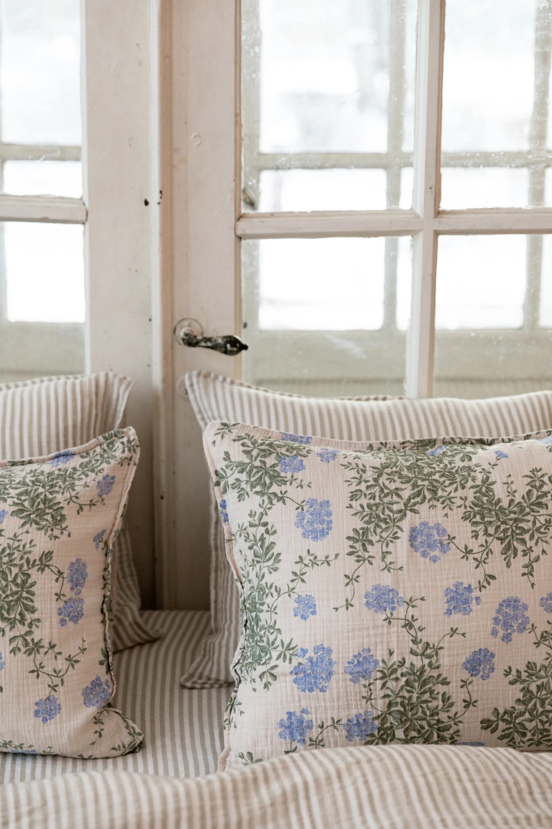 Plumbago Muslin pillowcase, 50x75cm Garbo&Friends