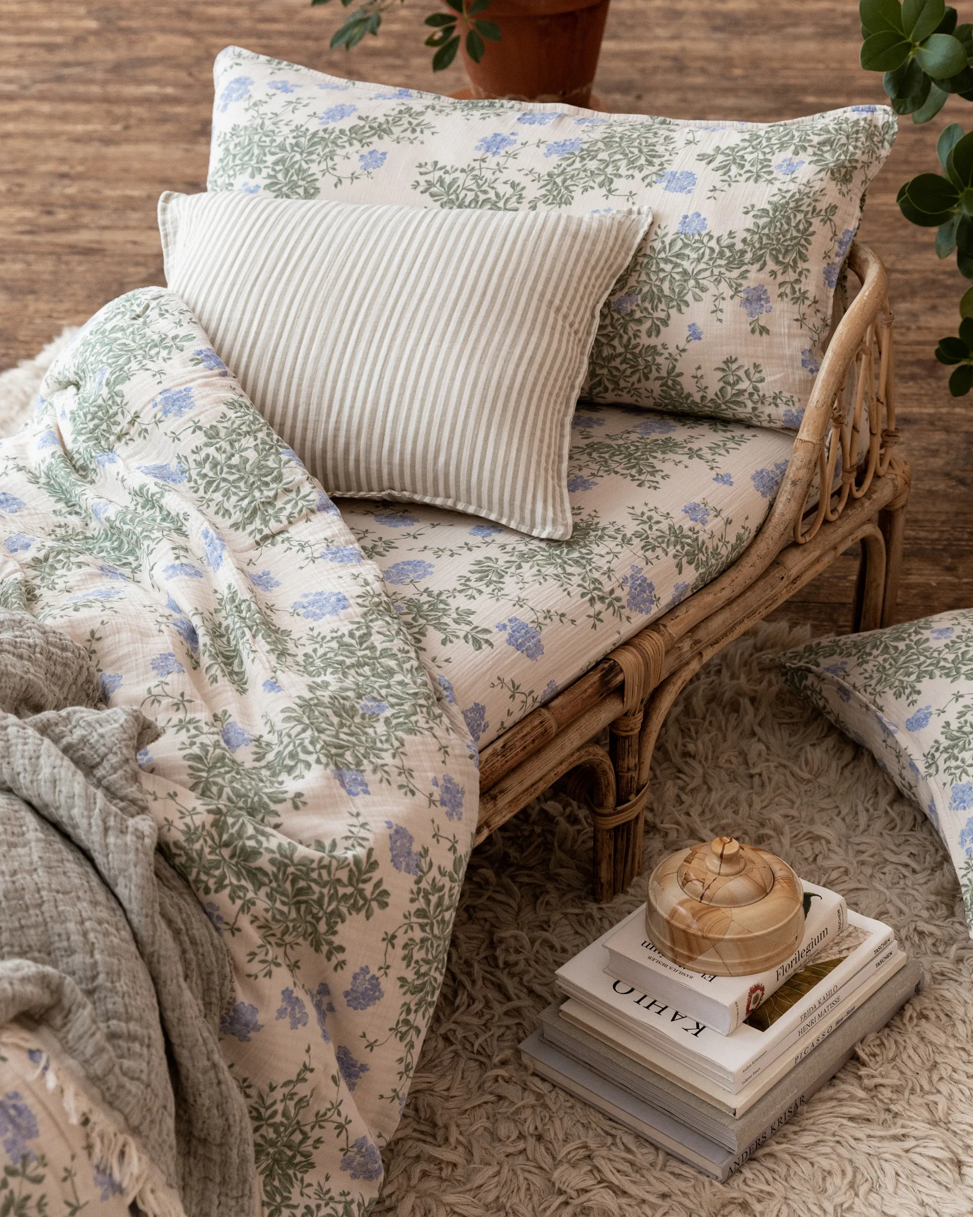 Plumbago Muslin pillowcase, 50x90 cm Garbo&Friends