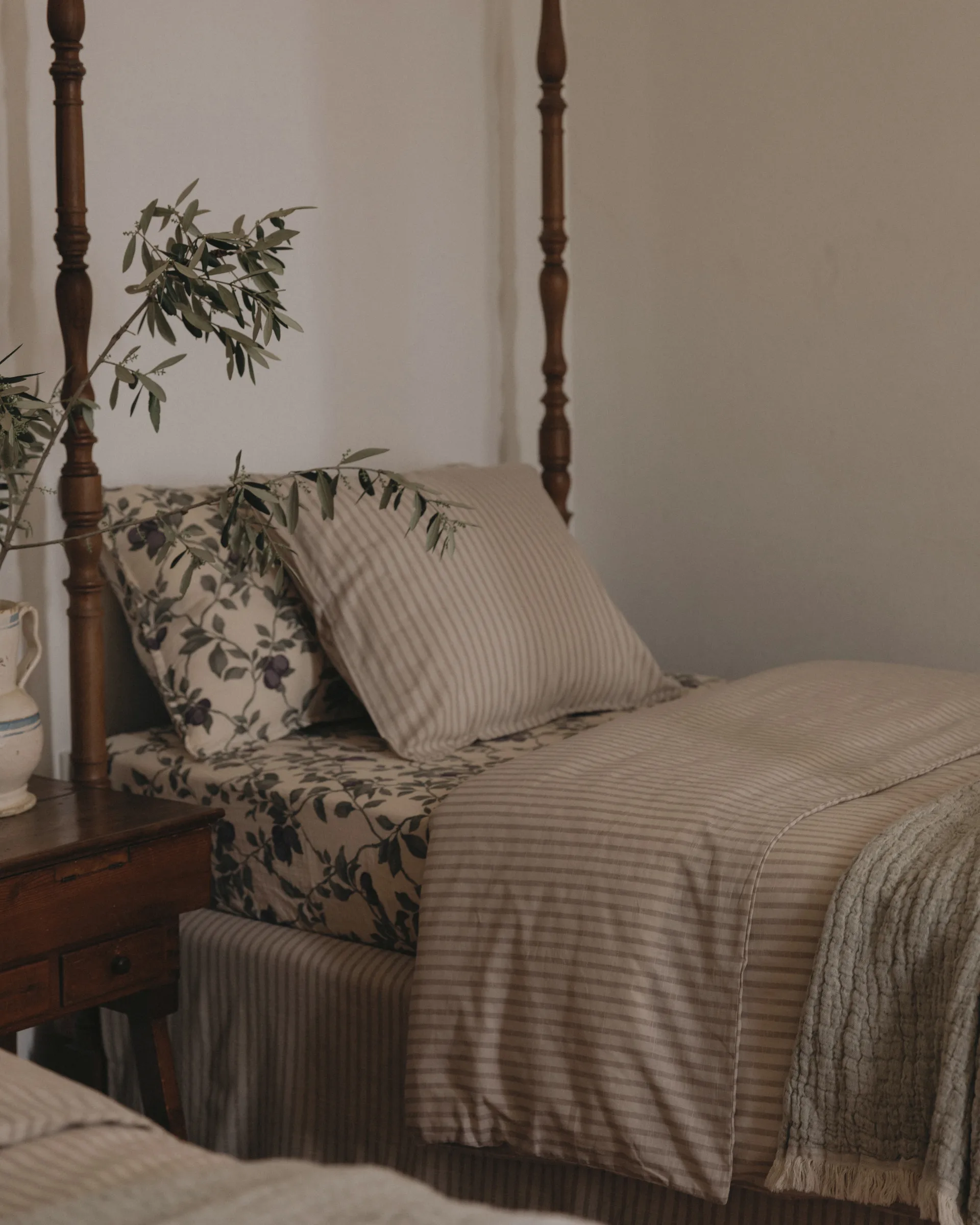 Stripe Mauve bed skirt, 140x200x53 cm Garbo&Friends