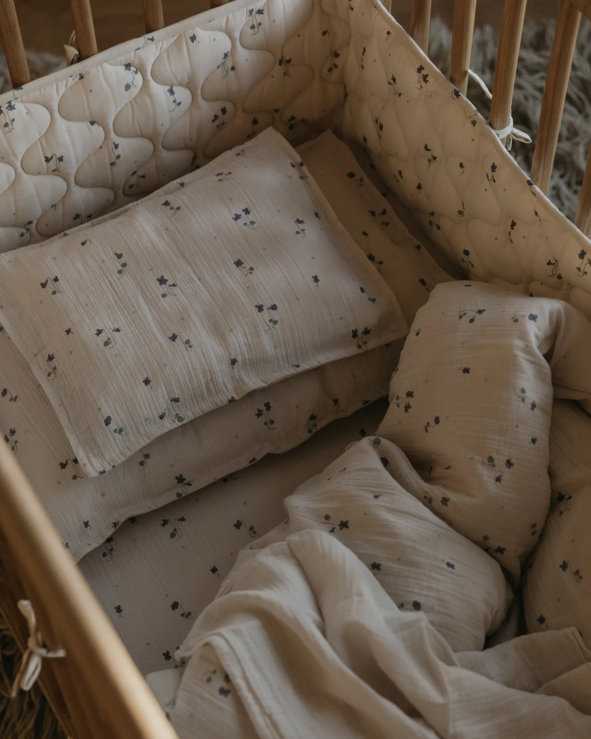 Viola Satin quilted crib bumper, 30x360 cm Garbo&Friends