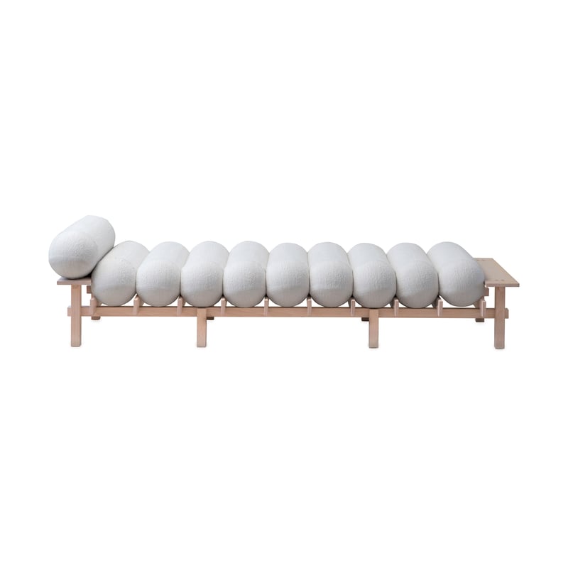 Gärsnäs Dag daybed Beech-Barnum bouclé 01 Off white