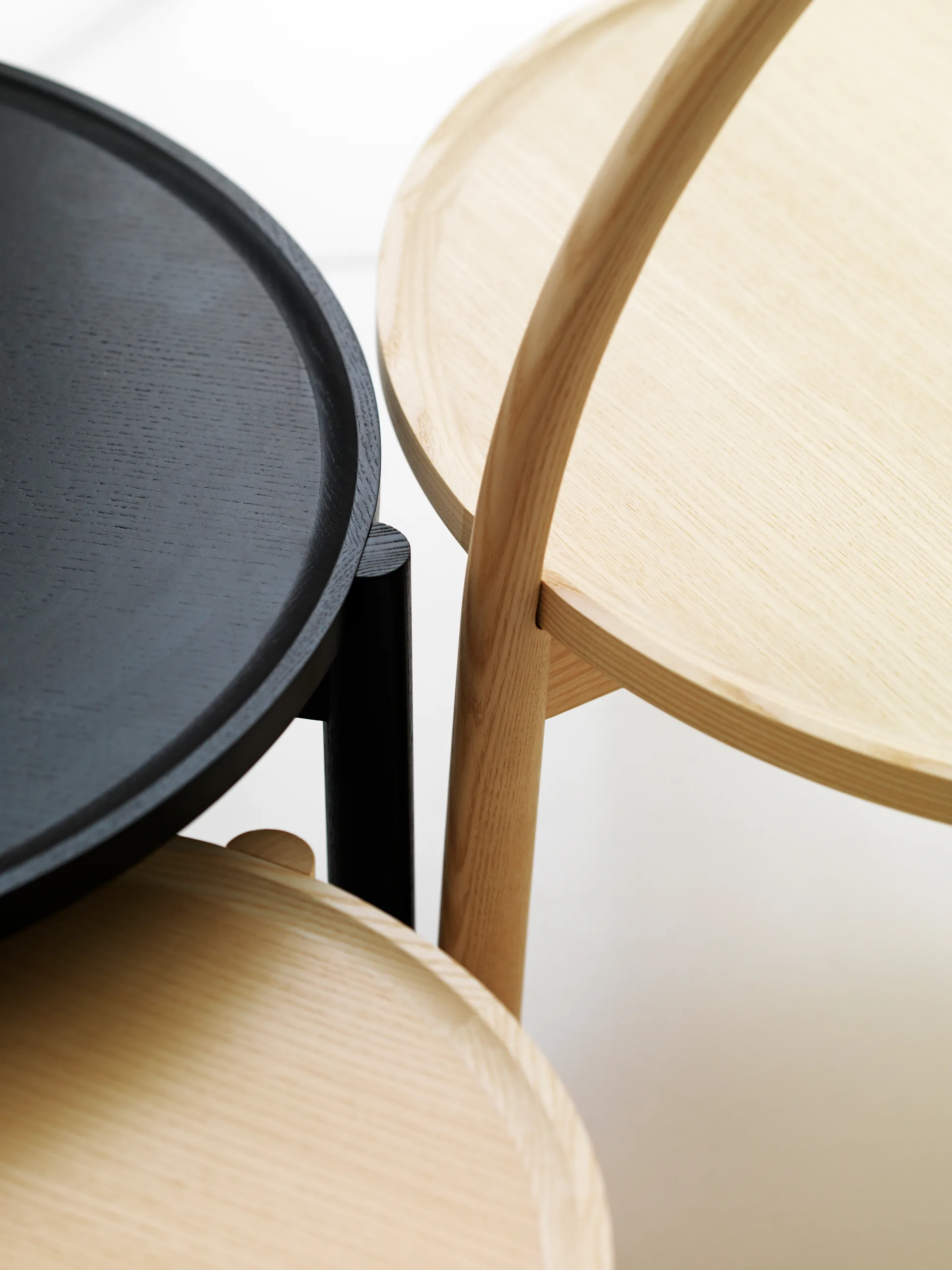 Elna coffee table, Ash-white-Ø60 cm with hanger Gärsnäs