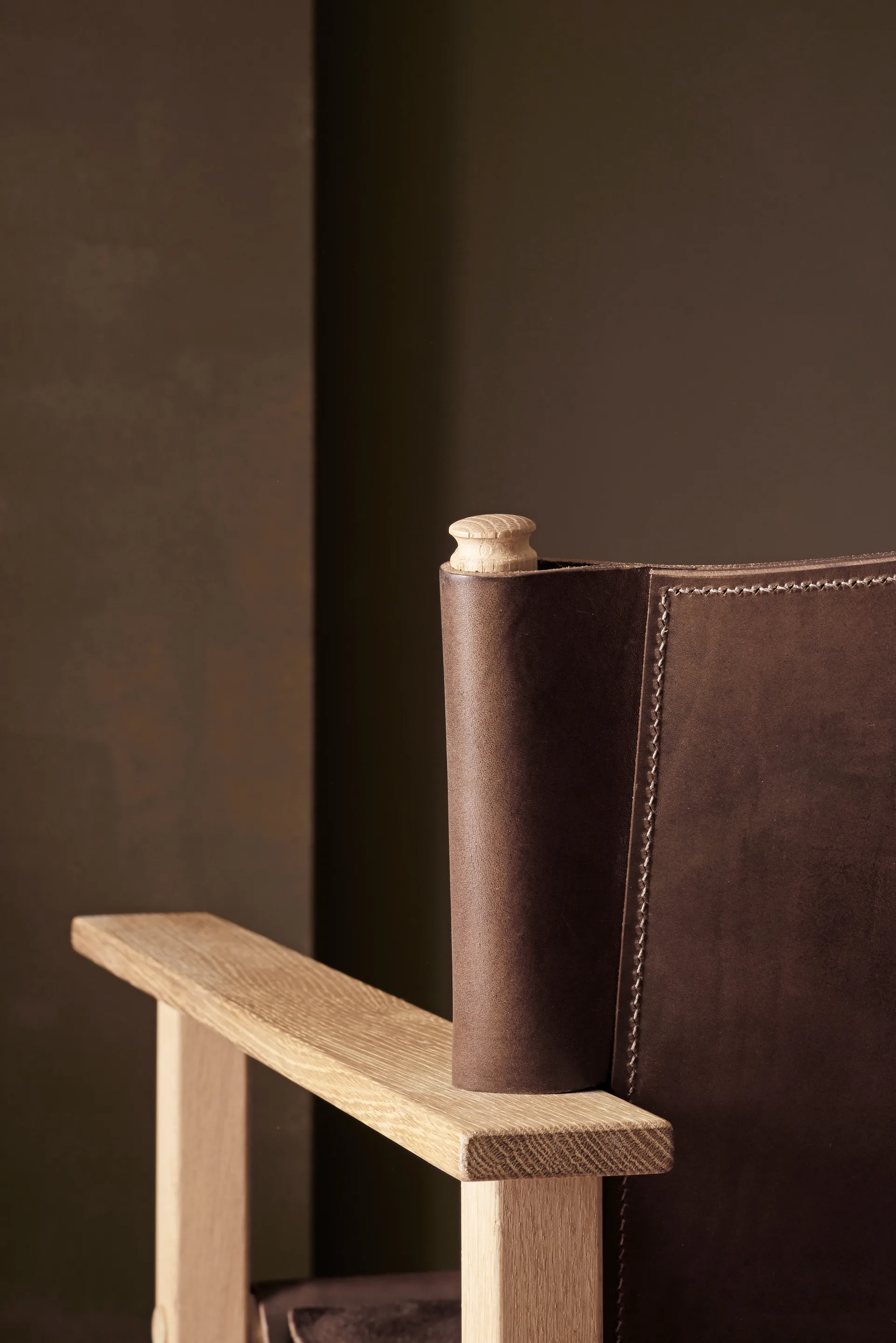Ferdinand armchair, Oak-untreated-Tärnsjö leather dark brown Gärsnäs