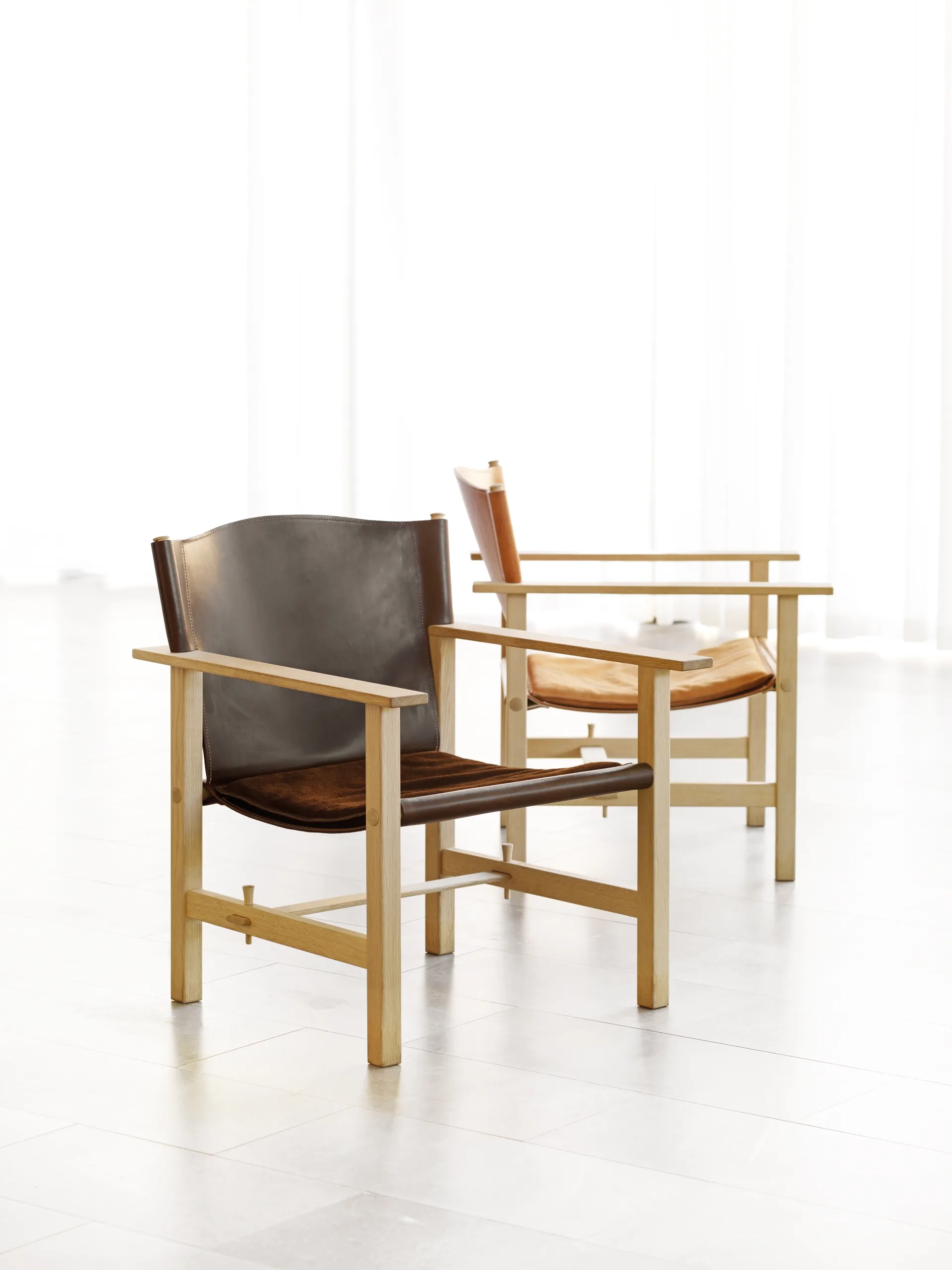 Ferdinand armchair, Oak-untreated-Tärnsjö leather dark brown Gärsnäs