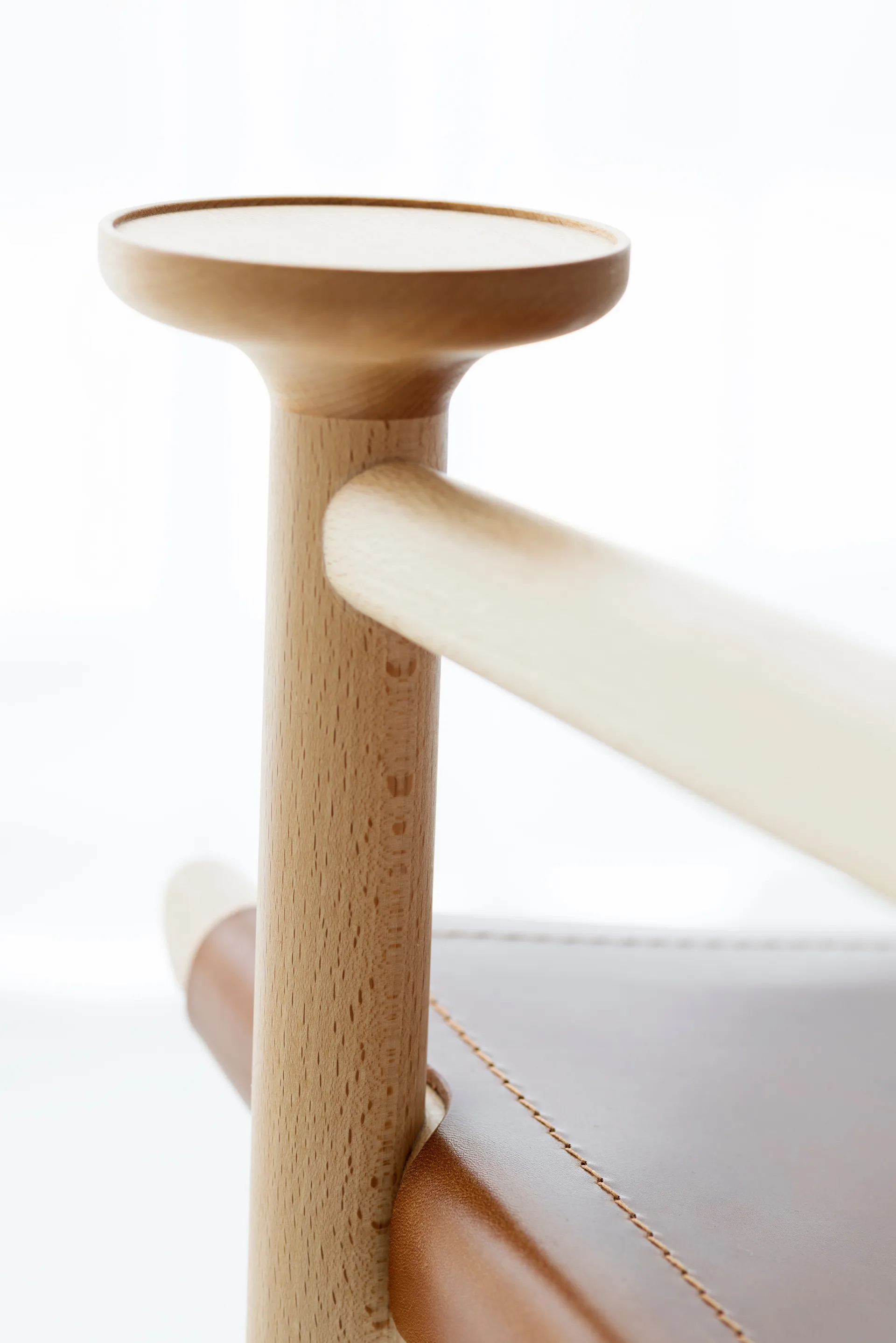 Hedwig armchair, Beech-white-Tärnsjö leather cognac Gärsnäs