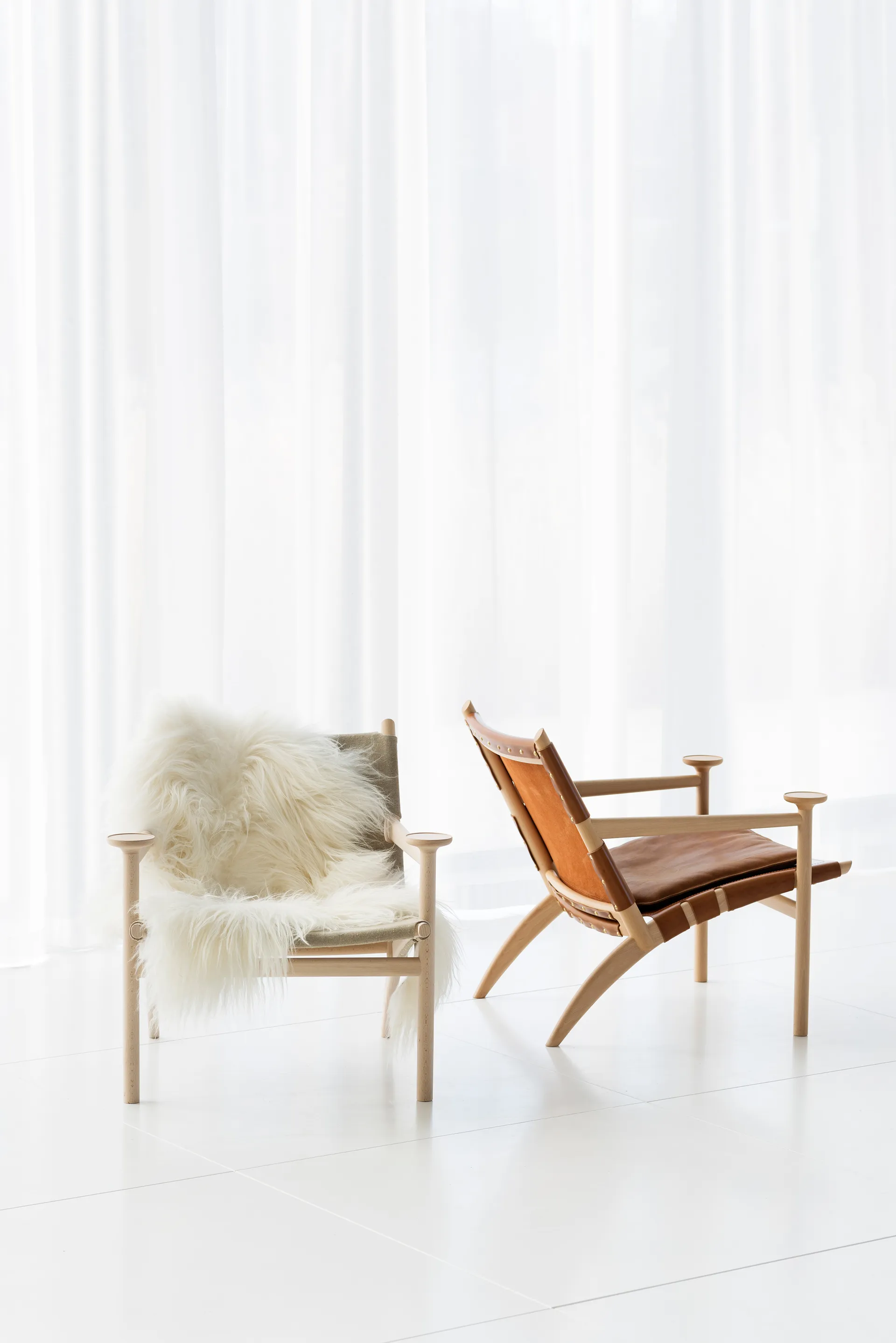 Hedwig armchair, Beech-white-Tärnsjö leather cognac Gärsnäs