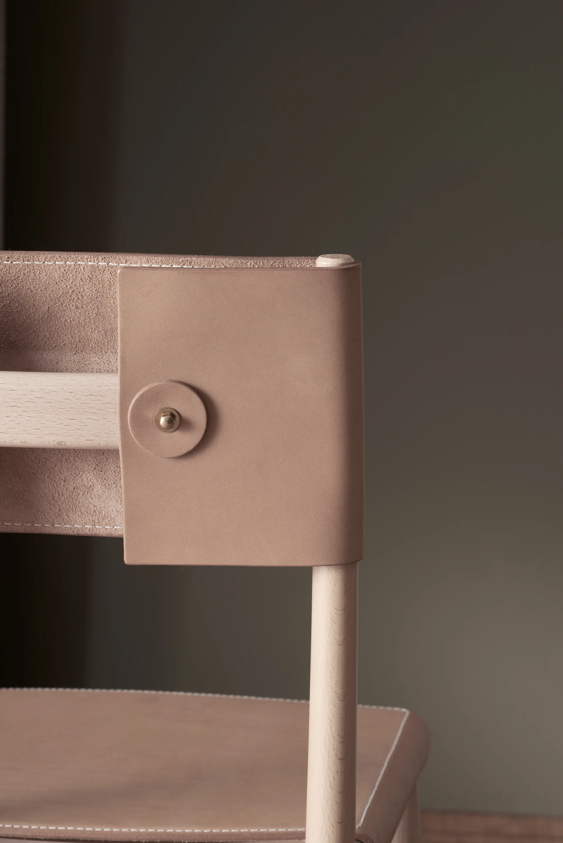 Madonna chair, Beech-natural-Tärnsjö leather natural Gärsnäs