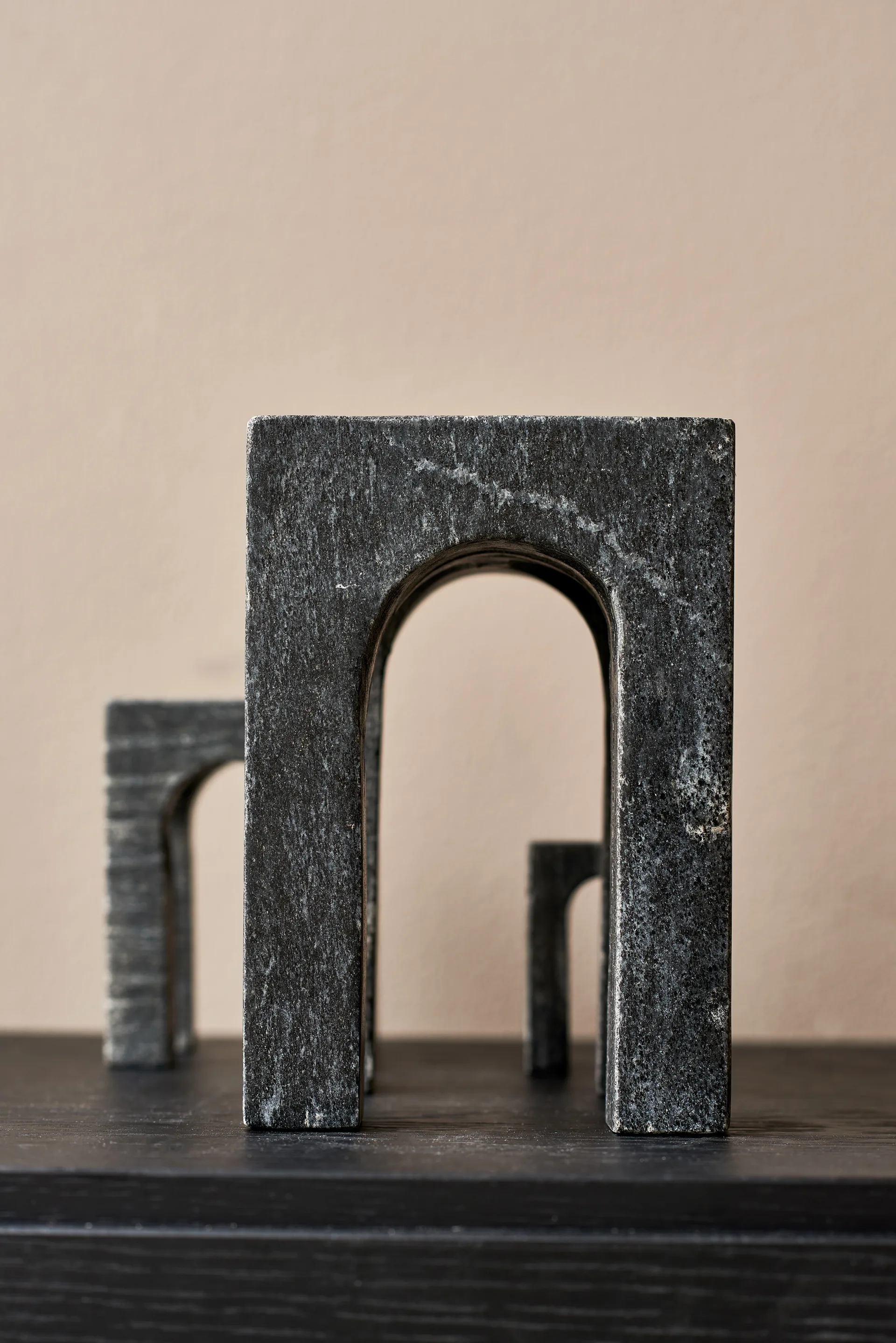 Arkis book end 3 pieces, Black Gejst