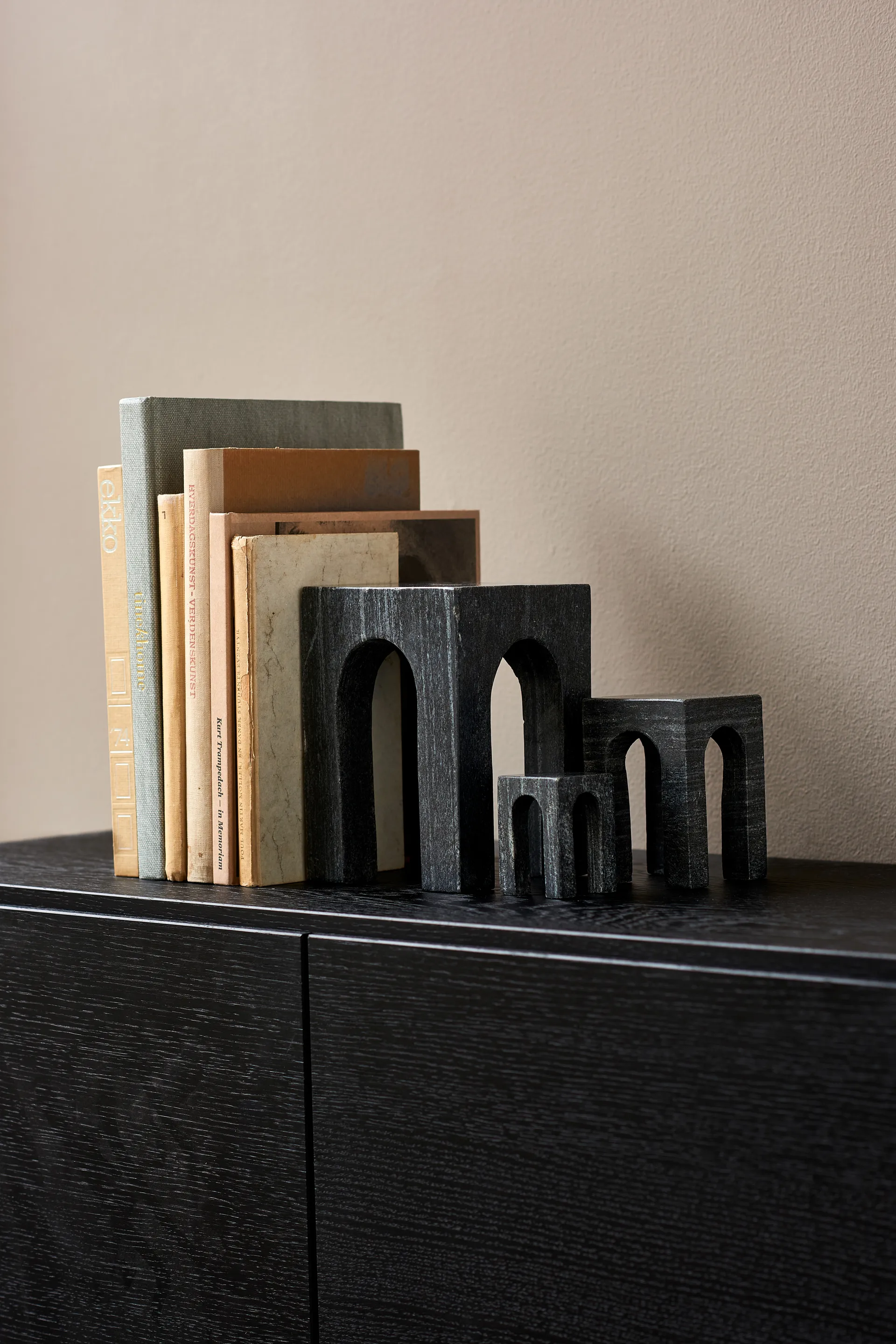 Arkis book end 3 pieces, Black Gejst