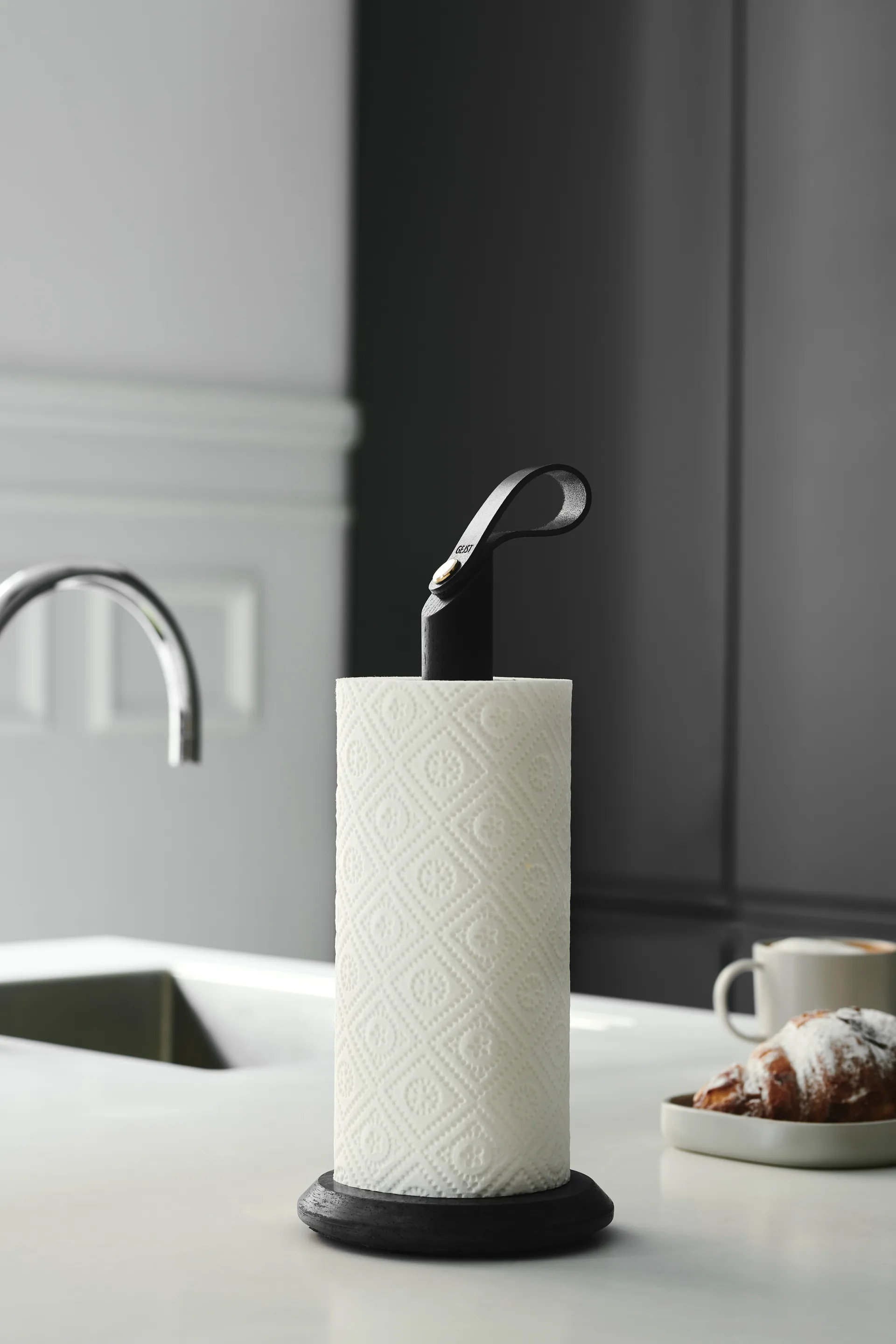 Grab kitchen paper holder, Black oiled oak Gejst