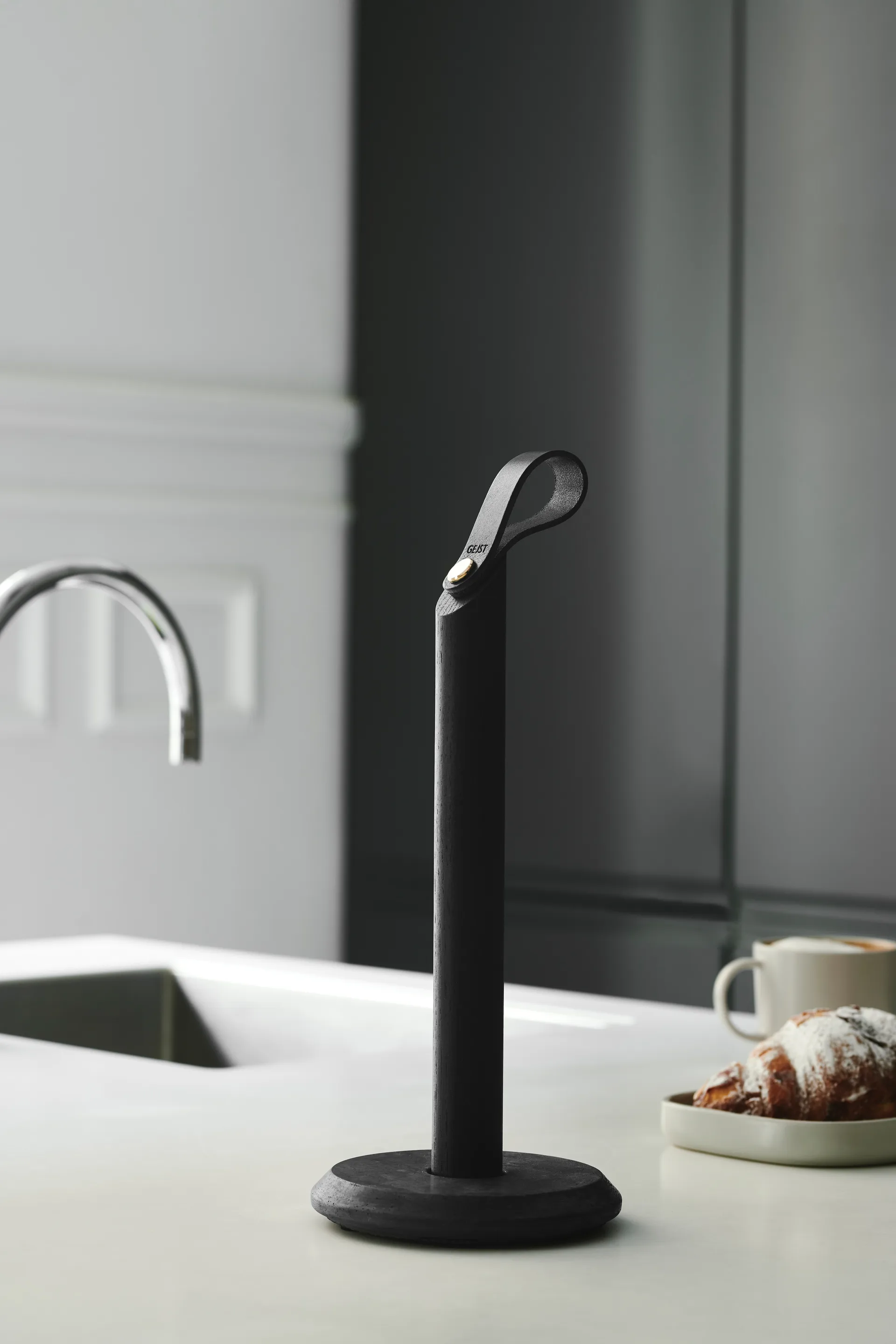 Grab kitchen paper holder, Black oiled oak Gejst