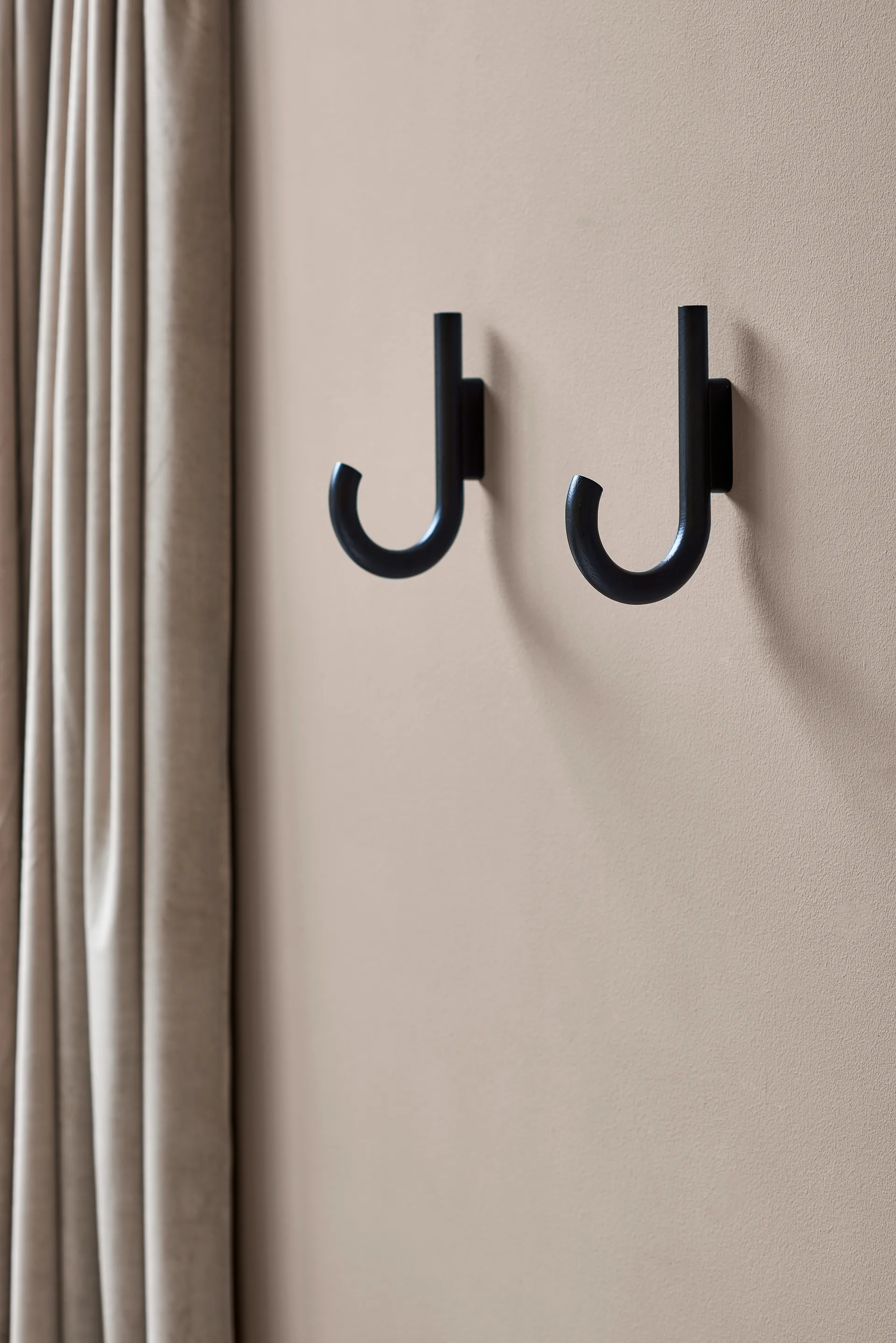 Hook hook 19 cm, Black stained oak-black Gejst