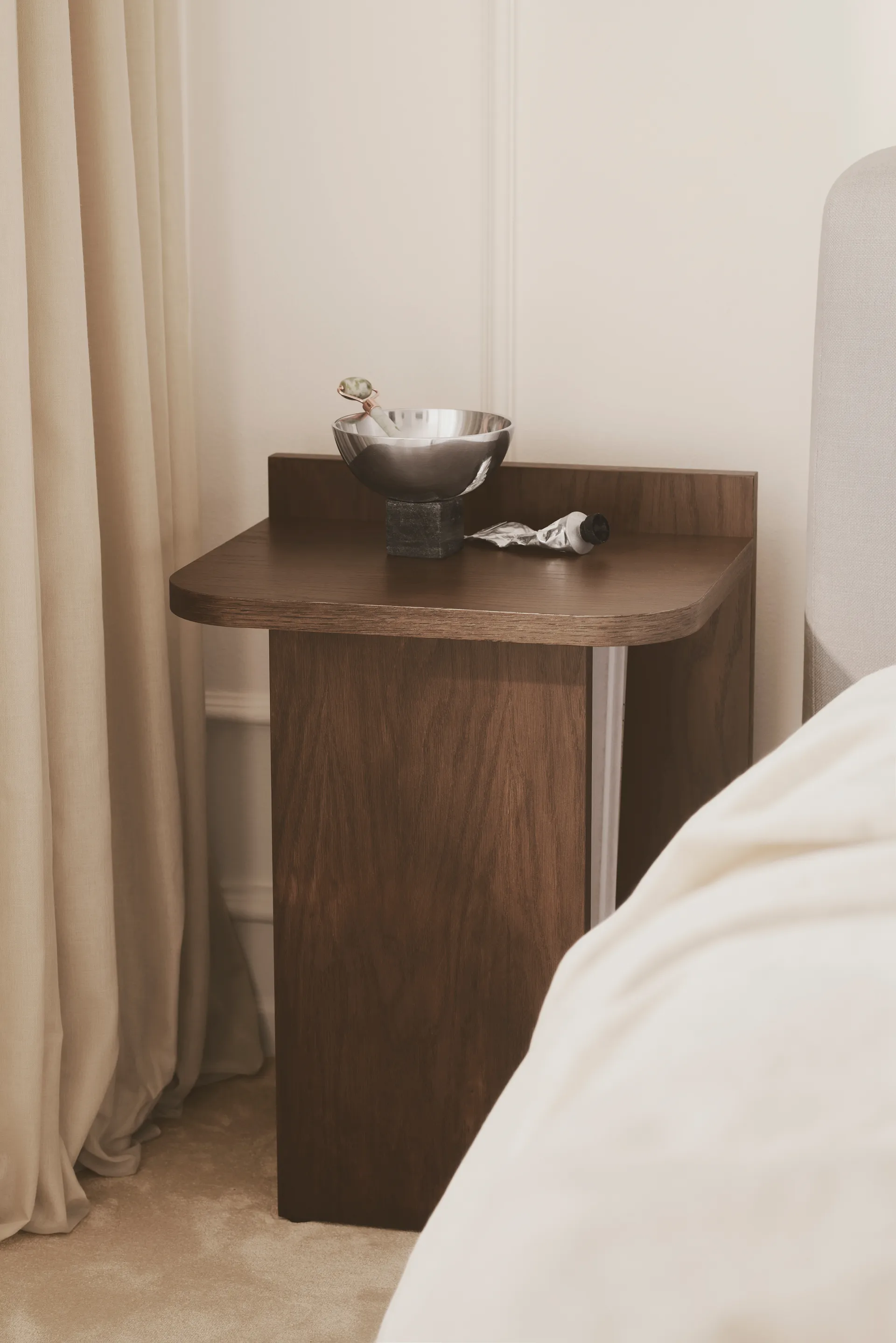 Ismo side table, Dark Oak Gejst