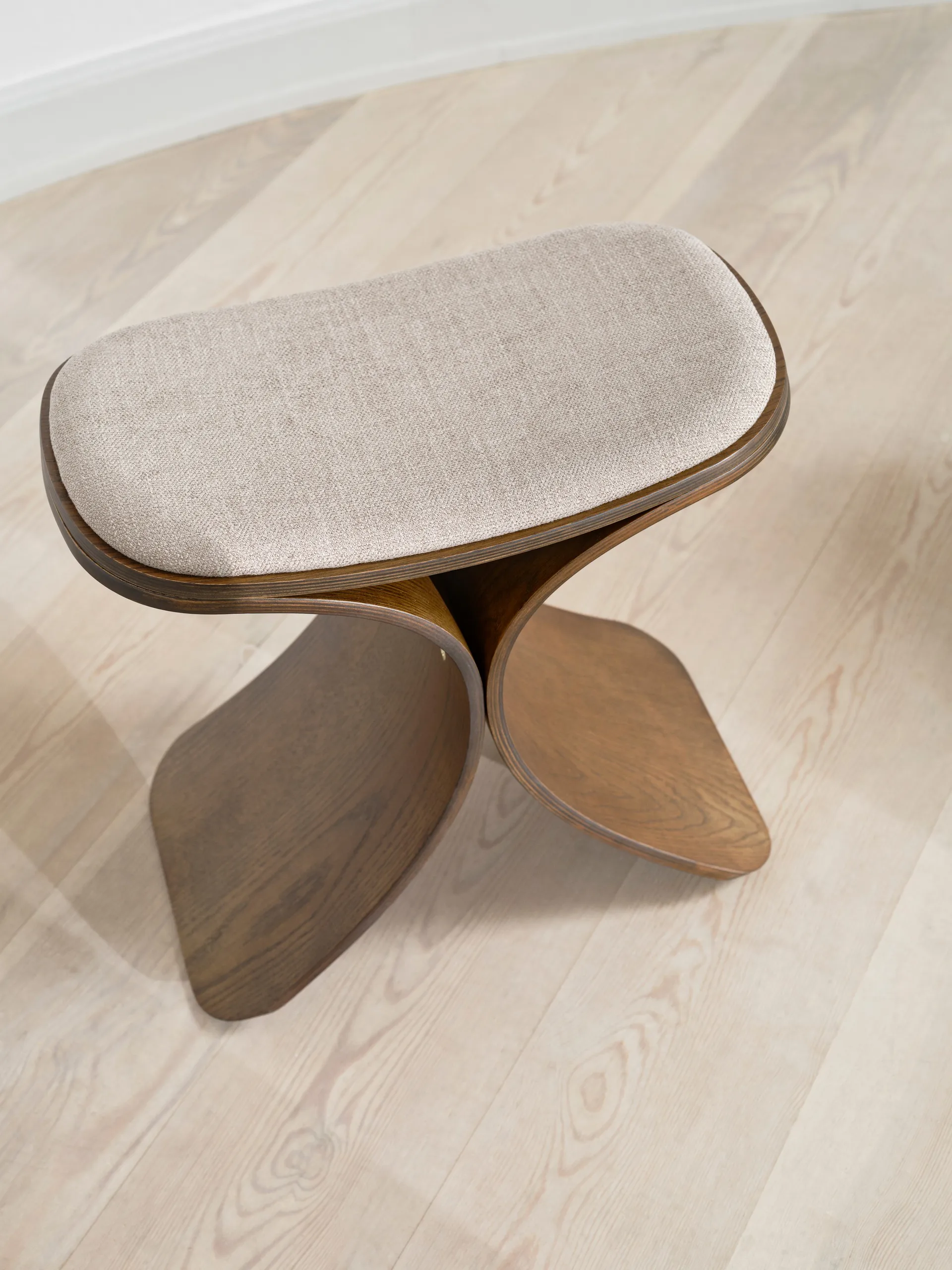 Luno stool 48x28x72 cm, Dark oak–dark beige textile Gejst