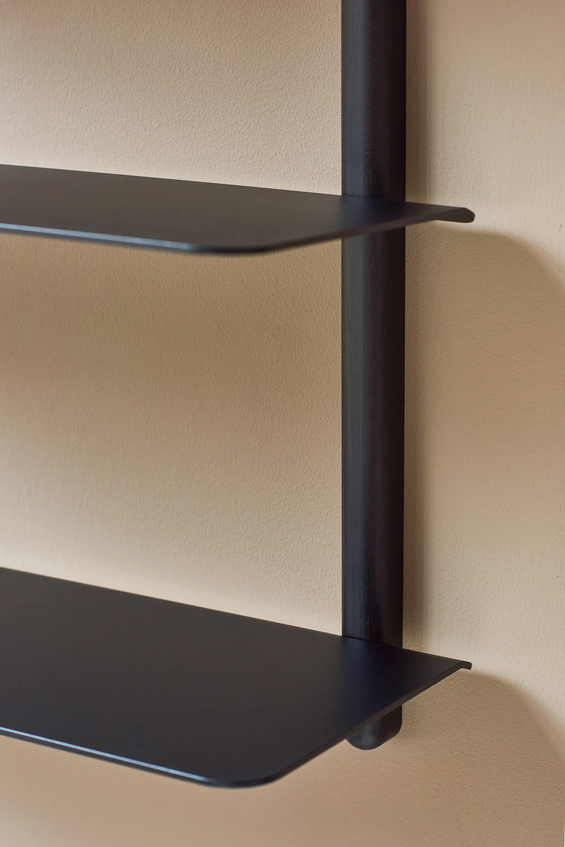 Nivo shelf A large, Black oiled ash-black Gejst