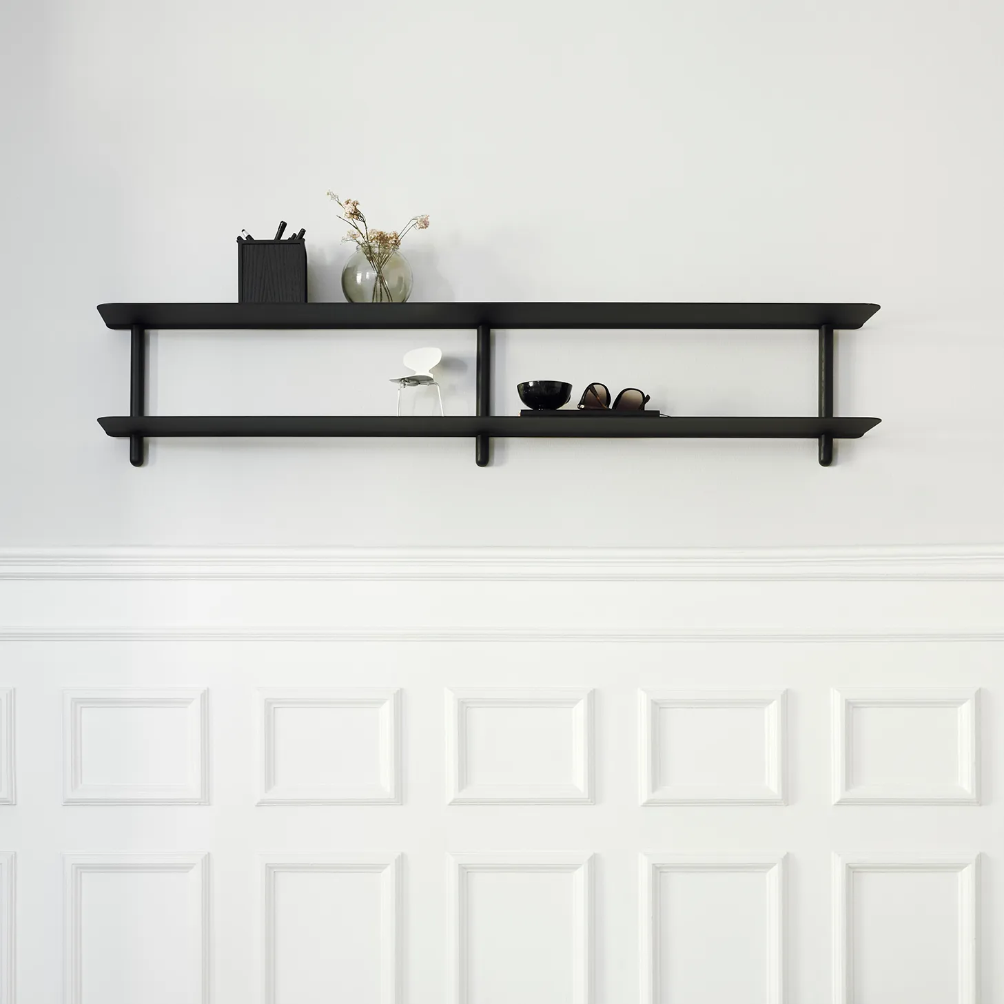 Nivo shelf C, Black-stained ash room-black Gejst