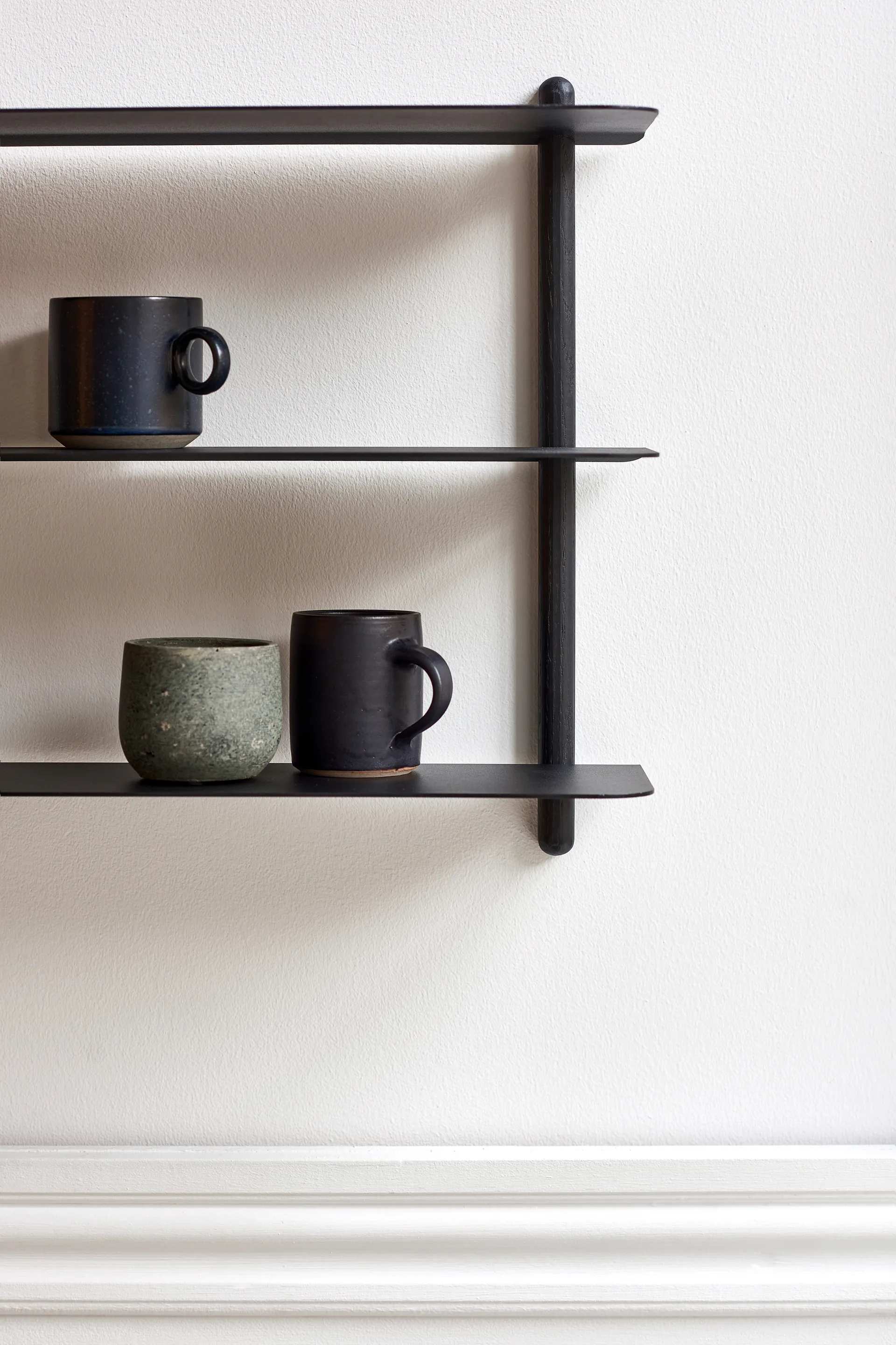 Nivo shelf D, Dark-stained ash-black Gejst
