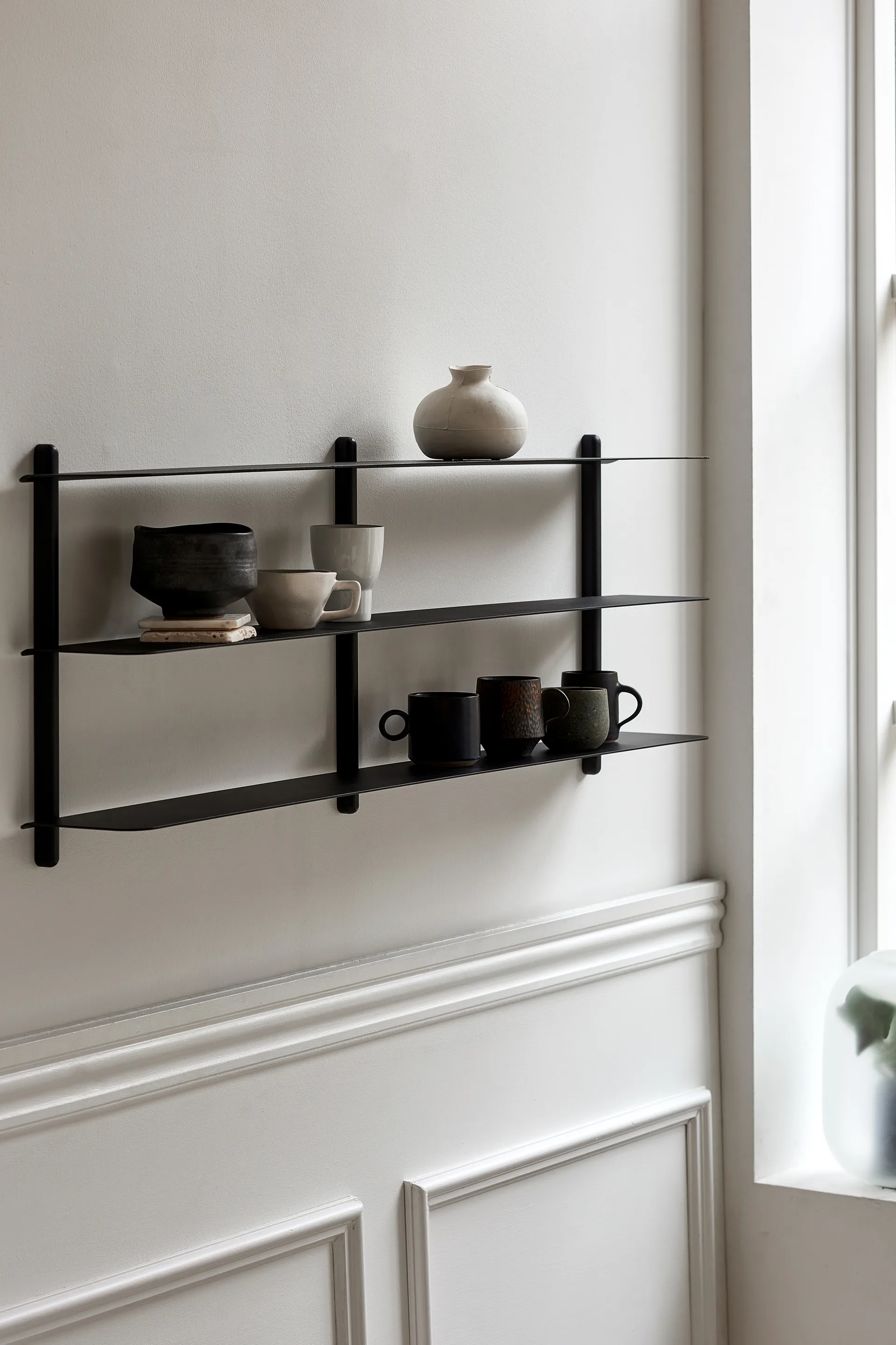 Nivo shelf D, Dark-stained ash-black Gejst
