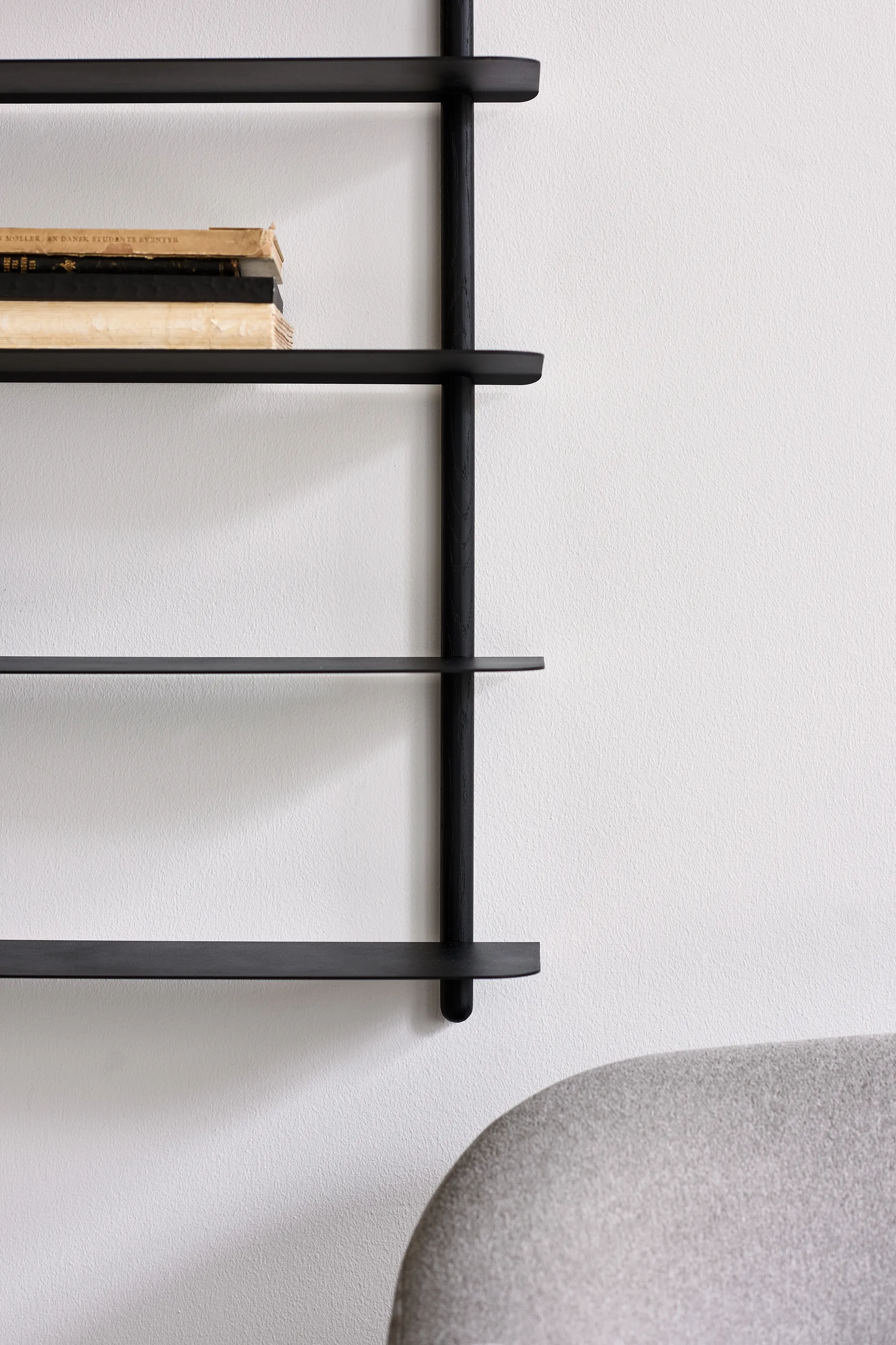 Nivo shelf E, Black stained box-black Gejst