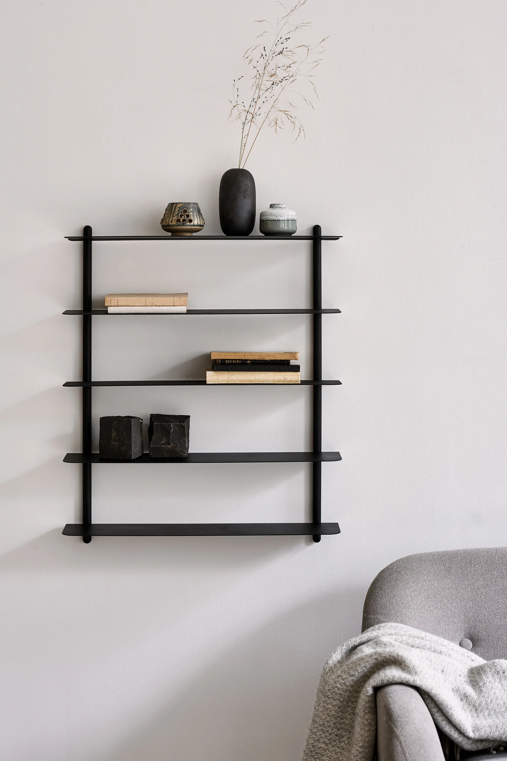 Nivo shelf E, Black stained box-black Gejst