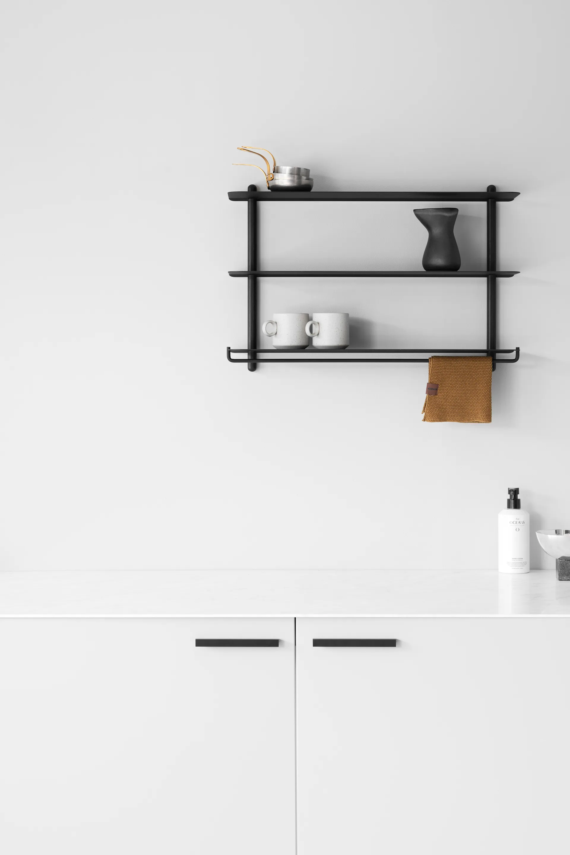 Nivo spliers to shelf, Black Gejst