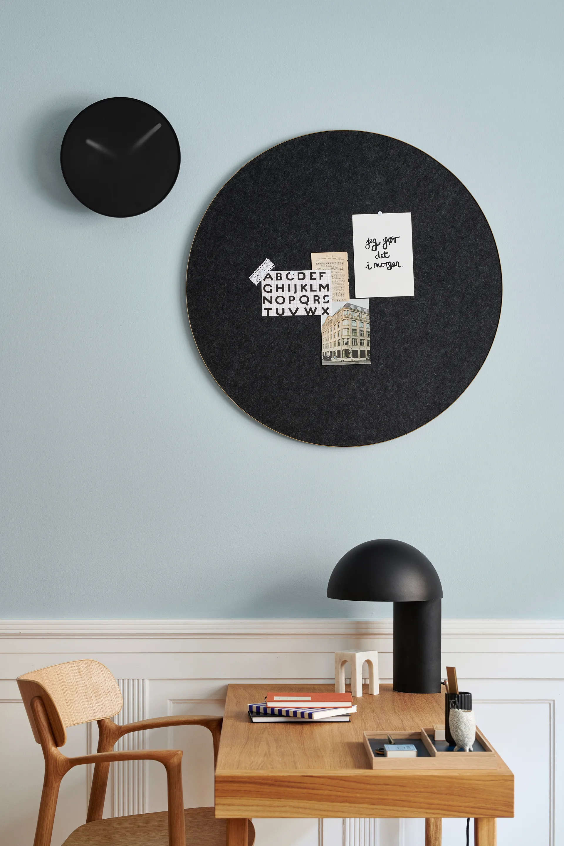 Retell pinboard Ø80 cm, Black-brass Gejst