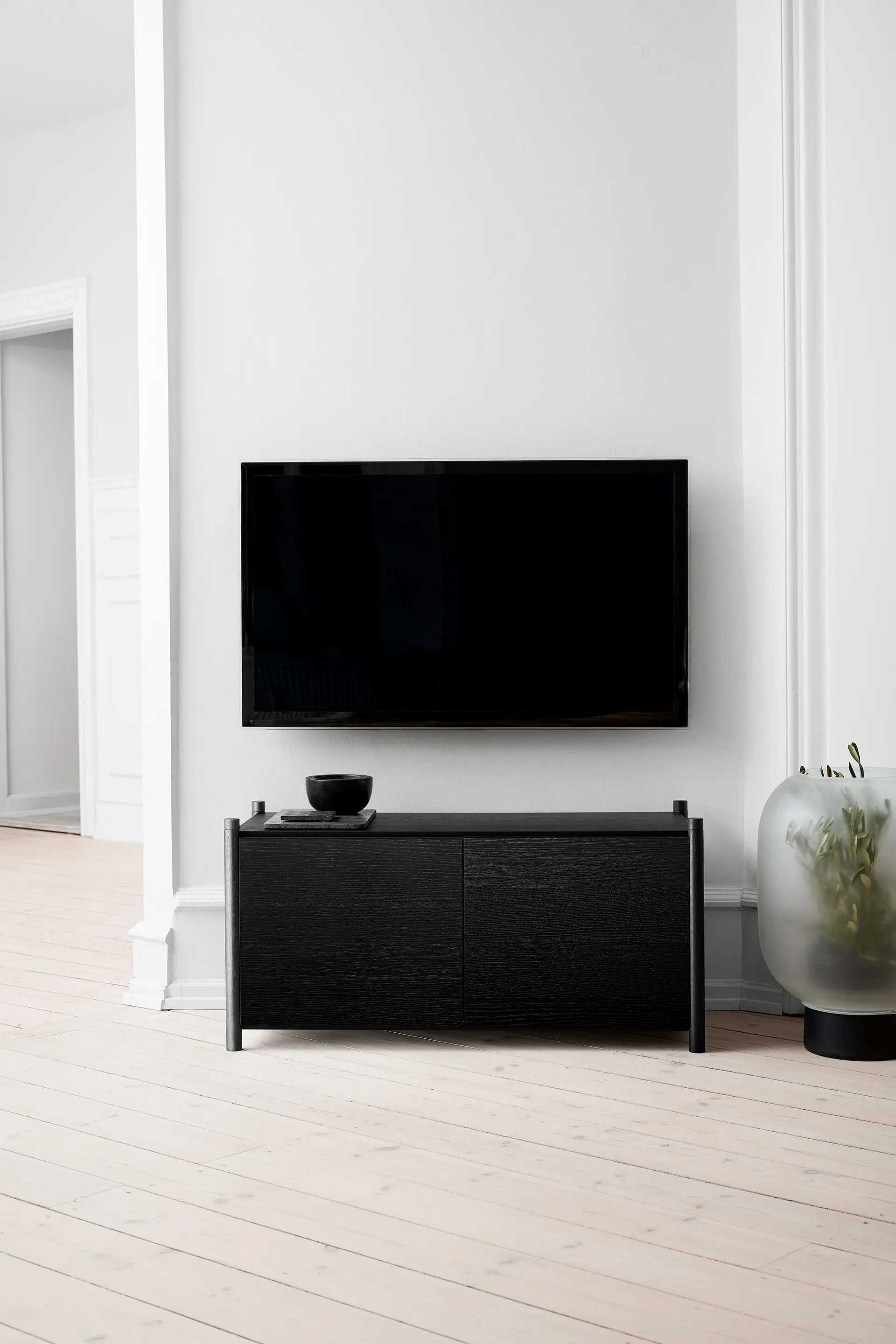 Sceene bookcase G, Black oiled oak Gejst