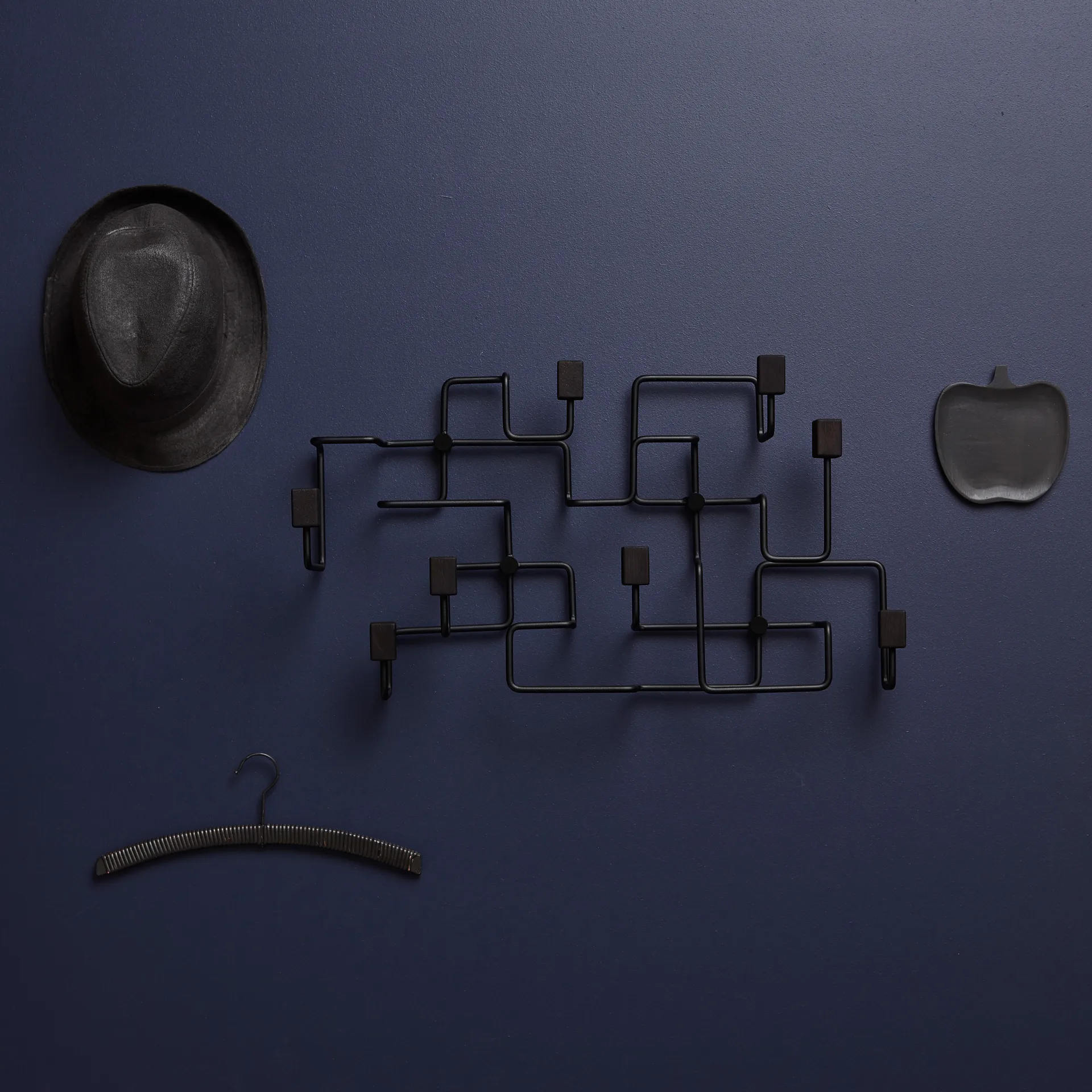 Underground hanger, Black-black stained oak Gejst