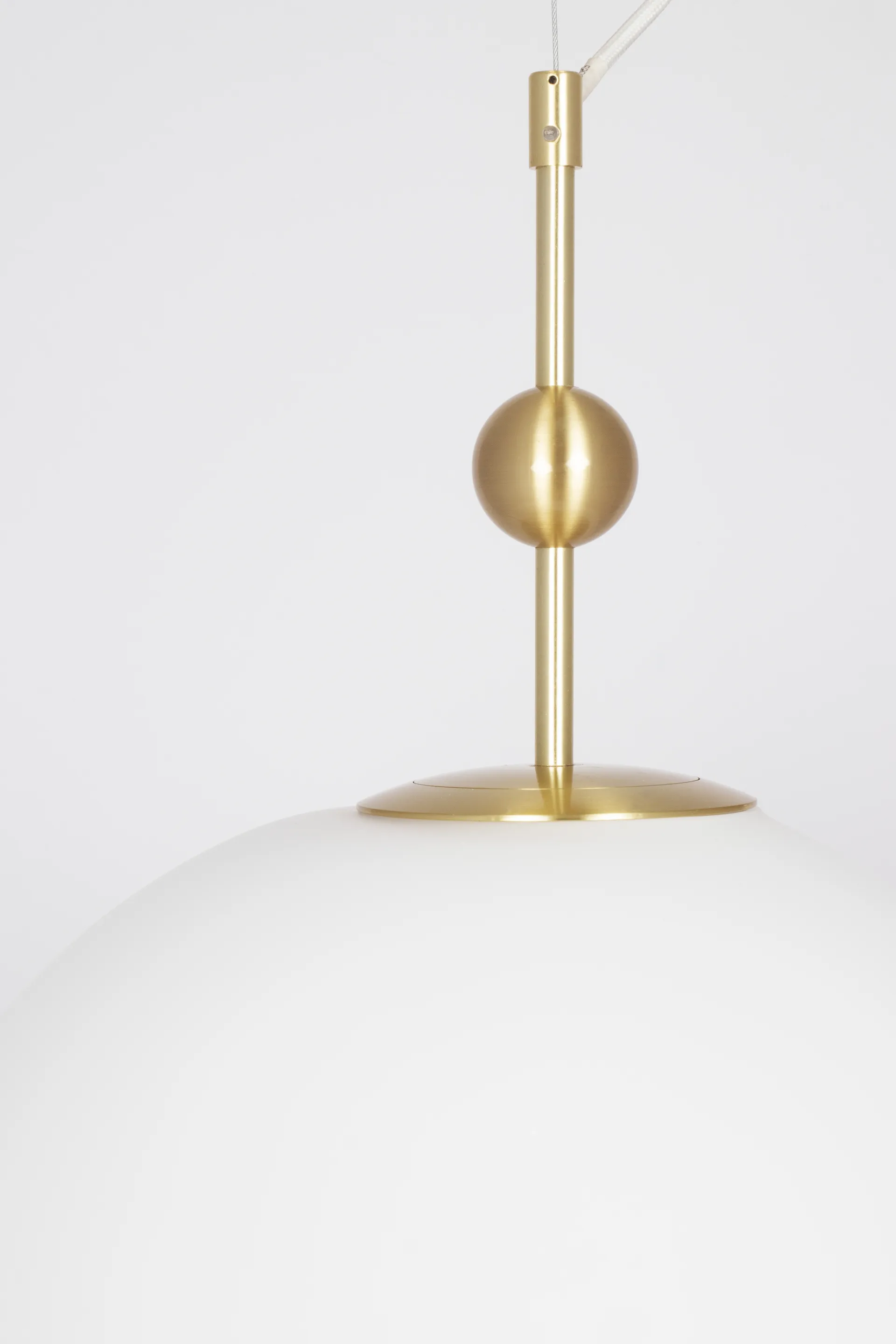 Astrid pendant lamp Ø40 cm, Brushed brass-white Globen Lighting