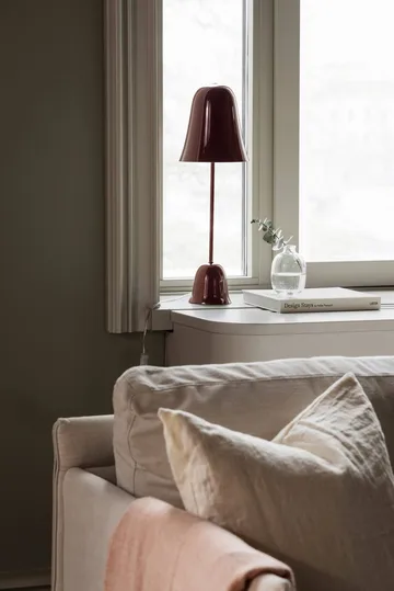 Blåklockan table lamp - Wine red (red), Ø16xH50 cm - Globen Lighting