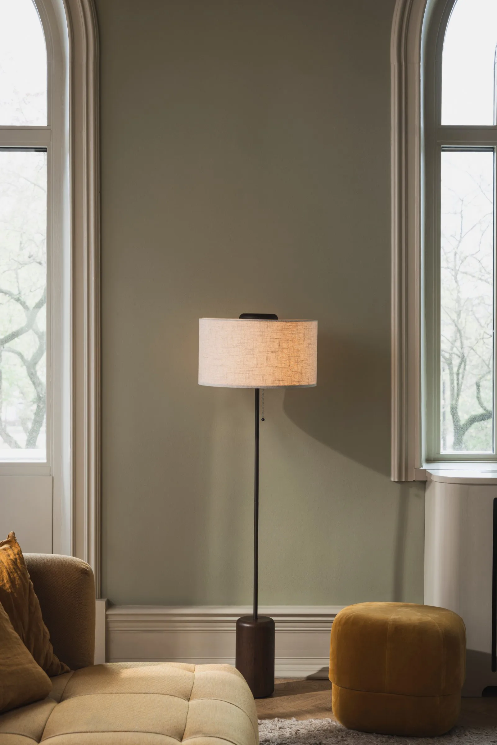 Bosco floor lamp, Brown-stained oak Globen Lighting