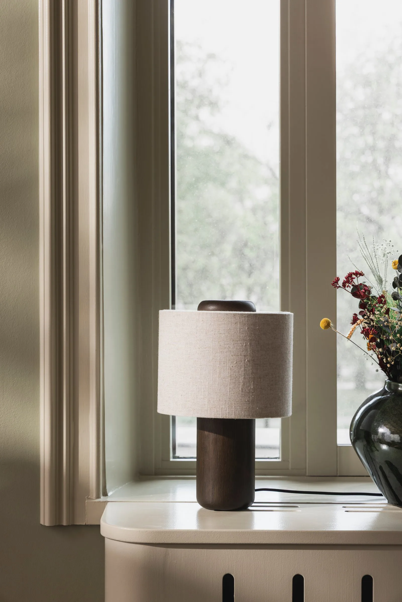 Bosco table lamp, Brown stained oak Globen Lighting