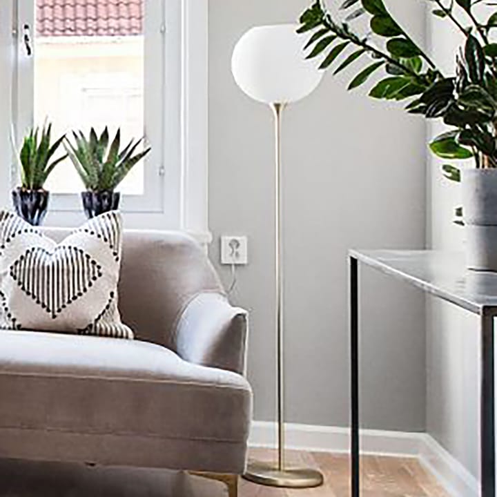 Bowl floor lamp opal glass, Brushed brass Globen Lighting