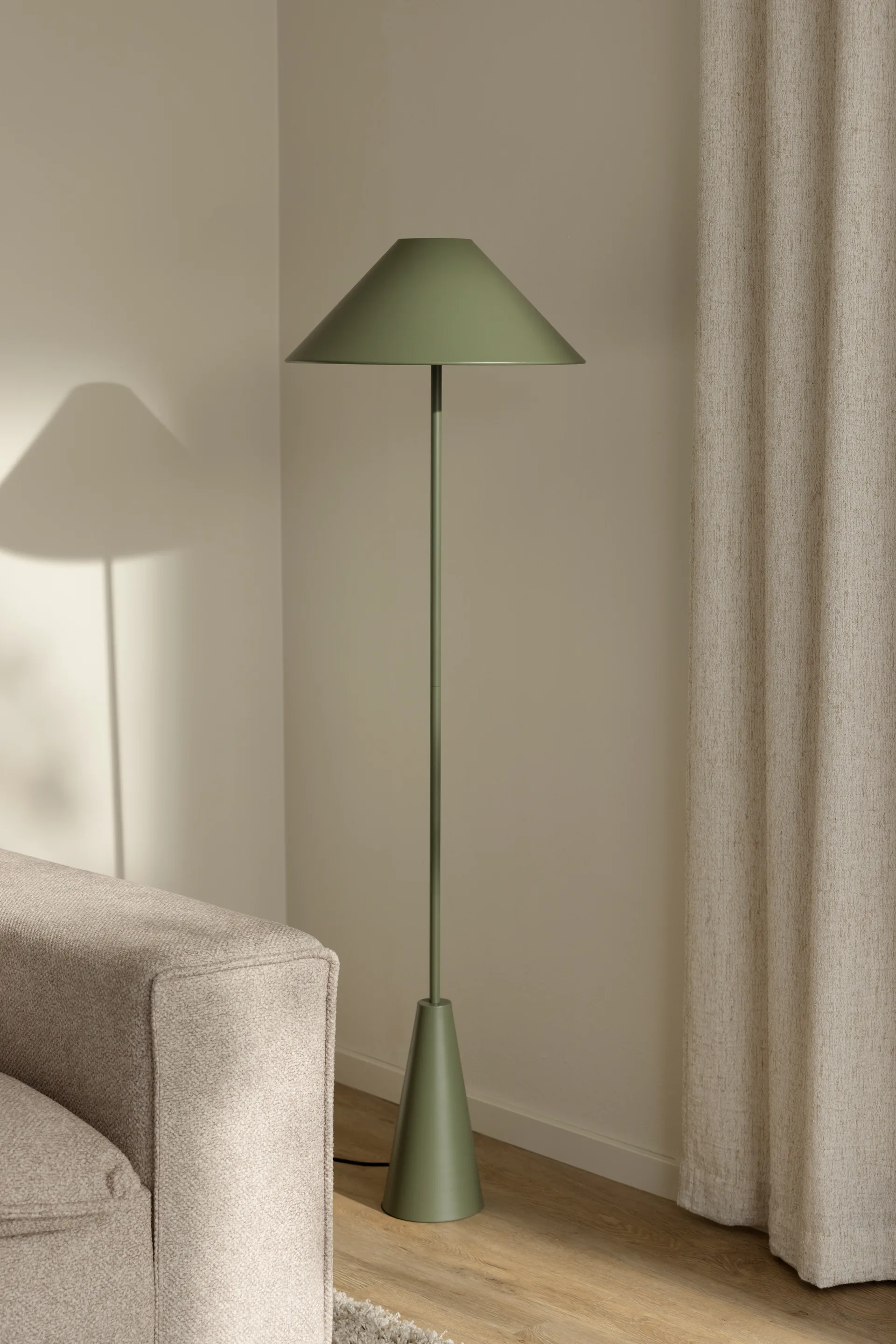 Cannes floor lamp 140 cm, Moss green Globen Lighting
