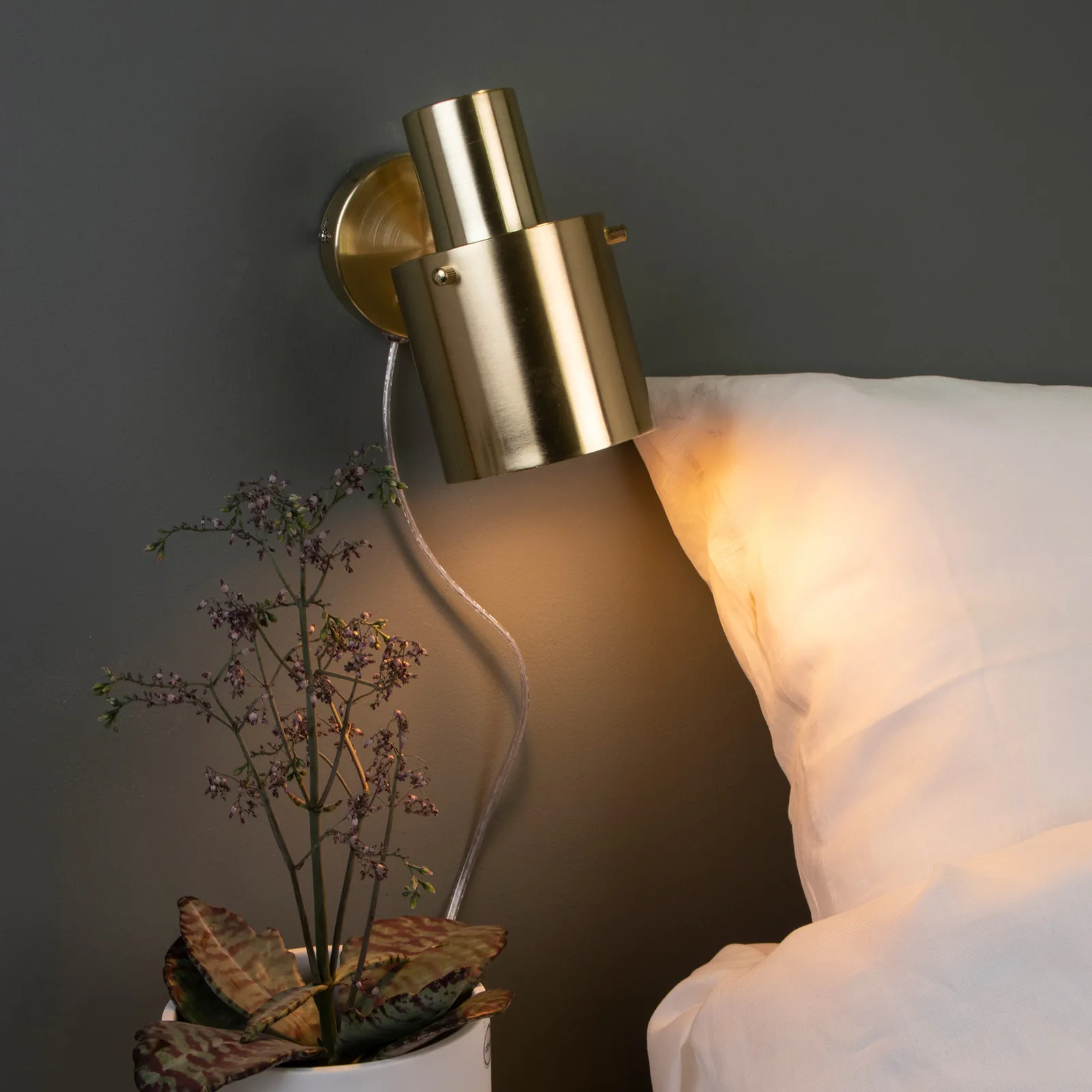 Clark 1 wall lamp, Brushed brass Globen Lighting