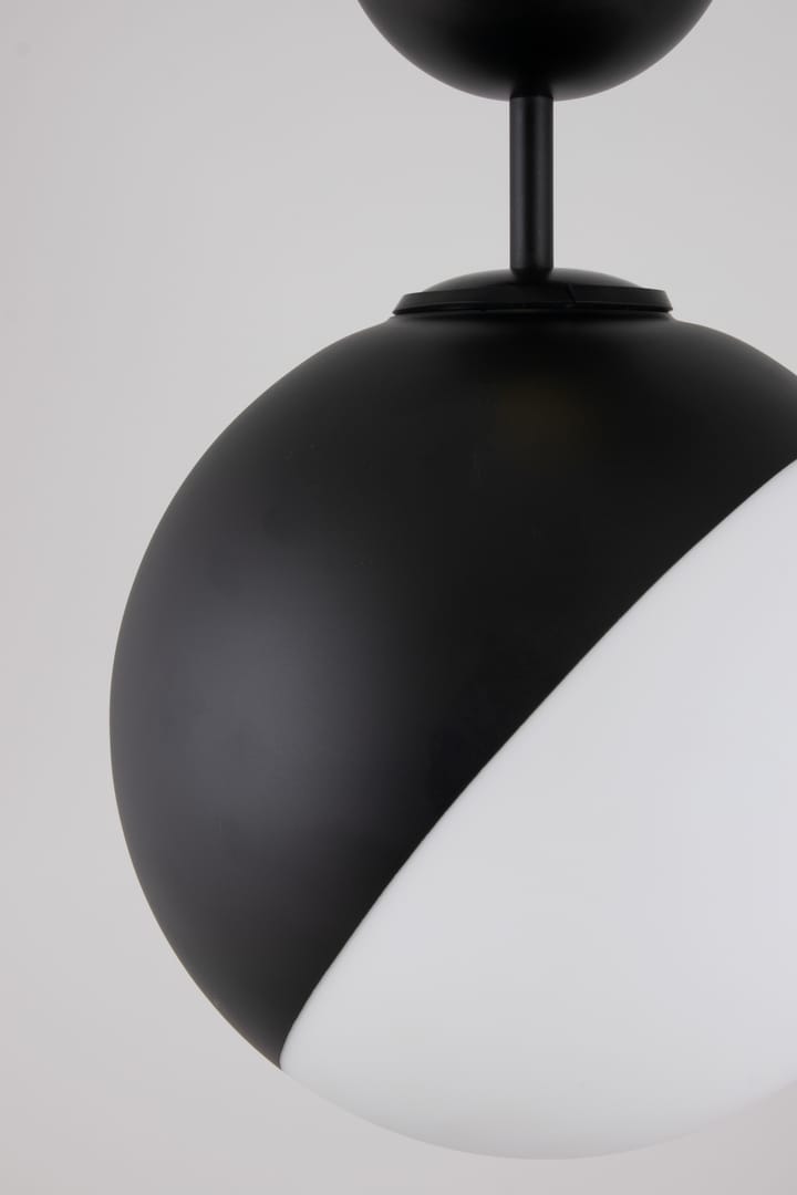 Contur ceiling lamp Ø25 cm - Black-white - Globen Lighting