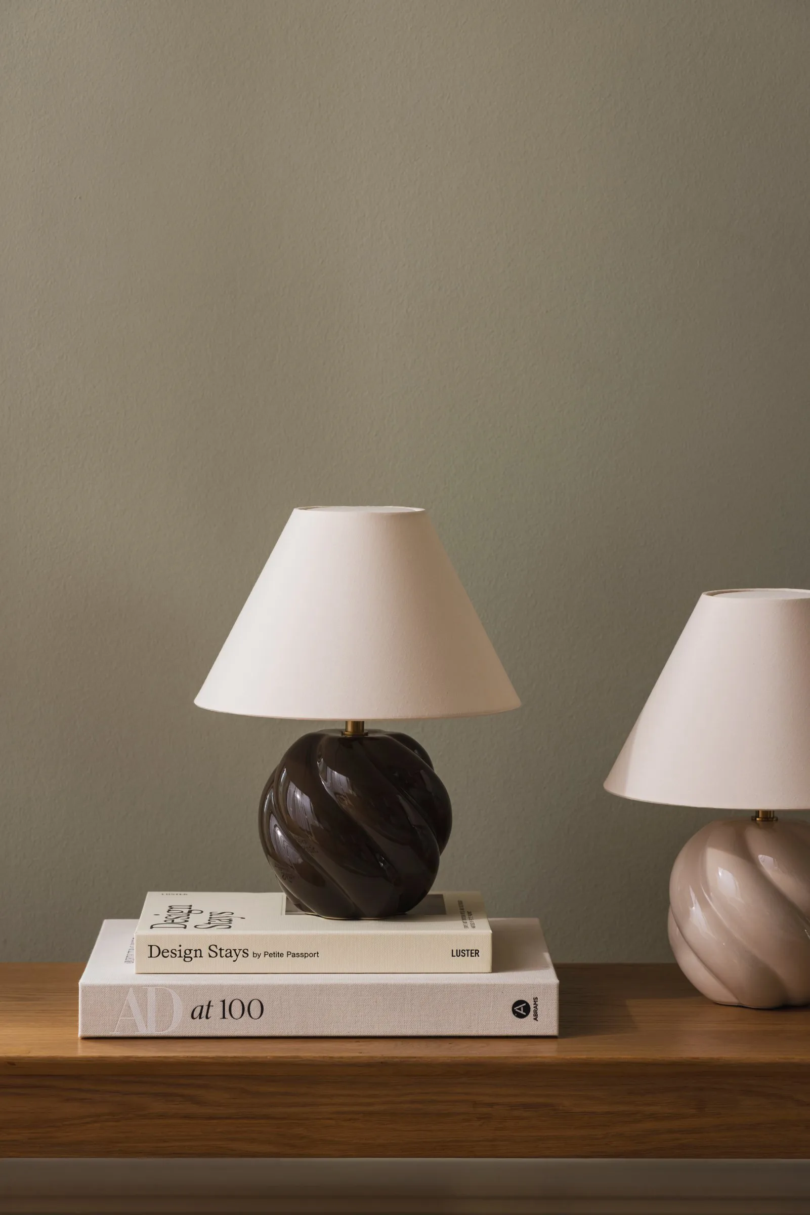 Dahlia table lamp, Beige Globen Lighting