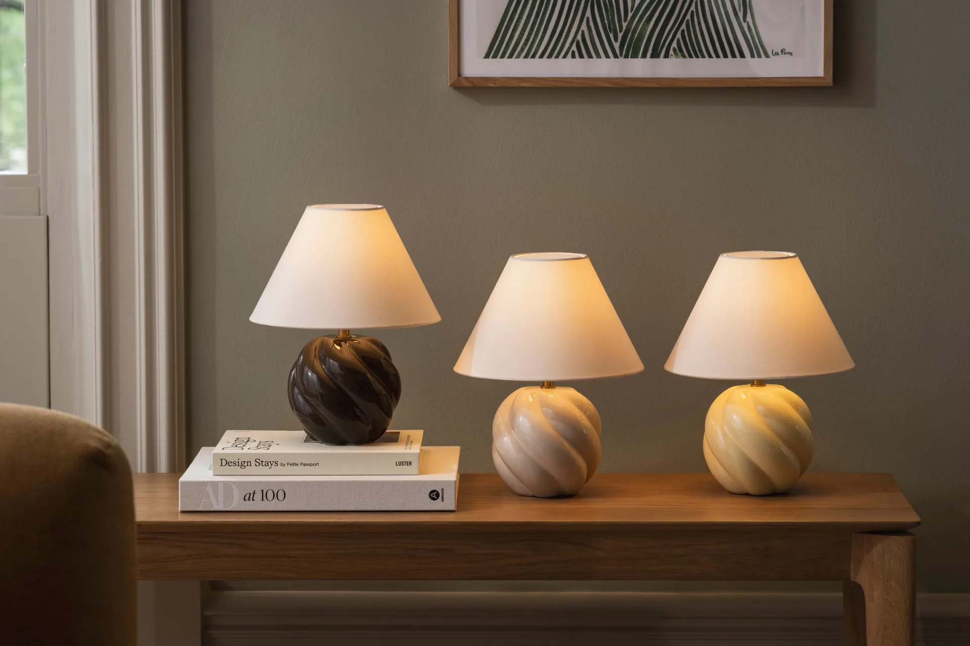 Dahlia table lamp, Mocha Globen Lighting
