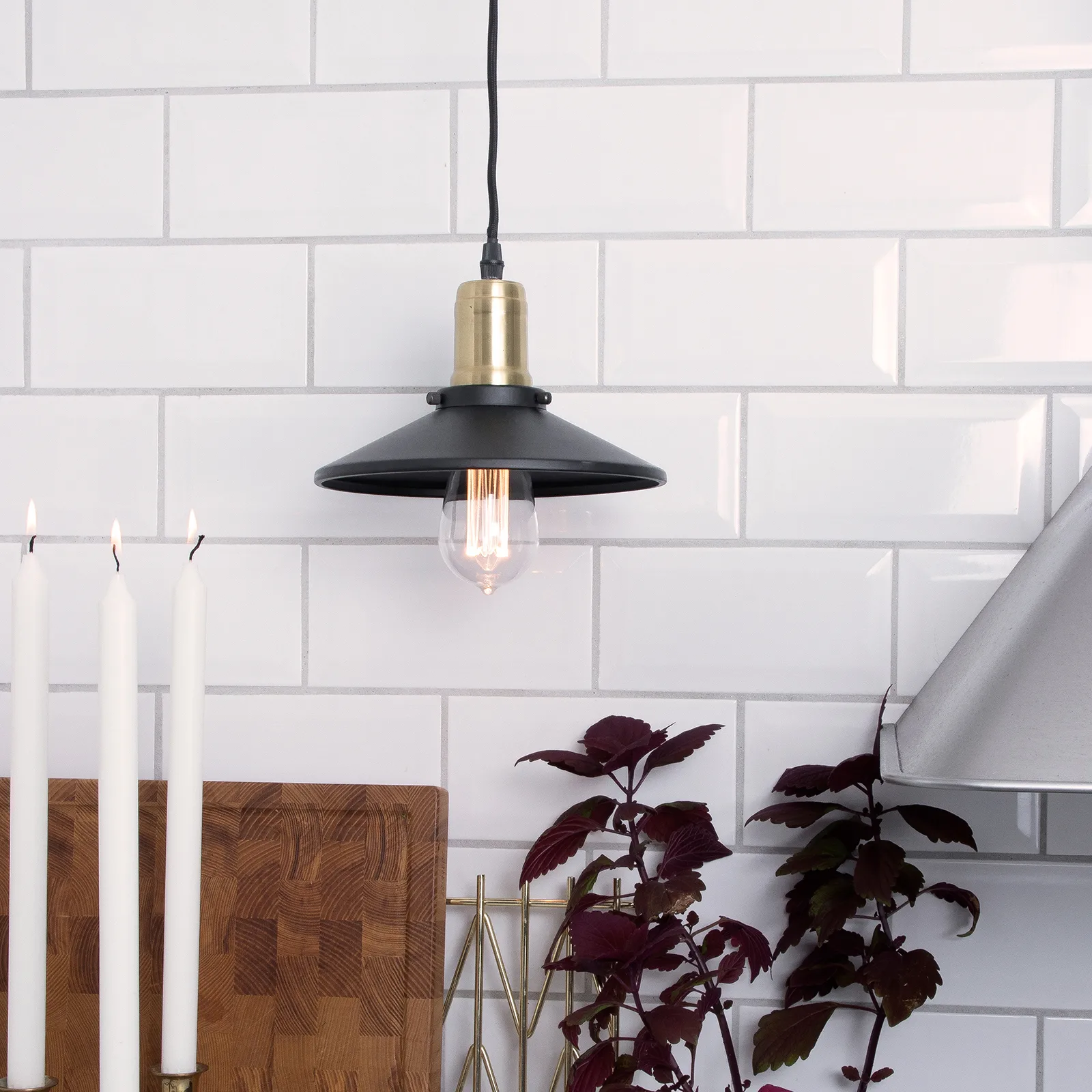 Disc pendant lamp mini, Matte black-brushed brass Globen Lighting