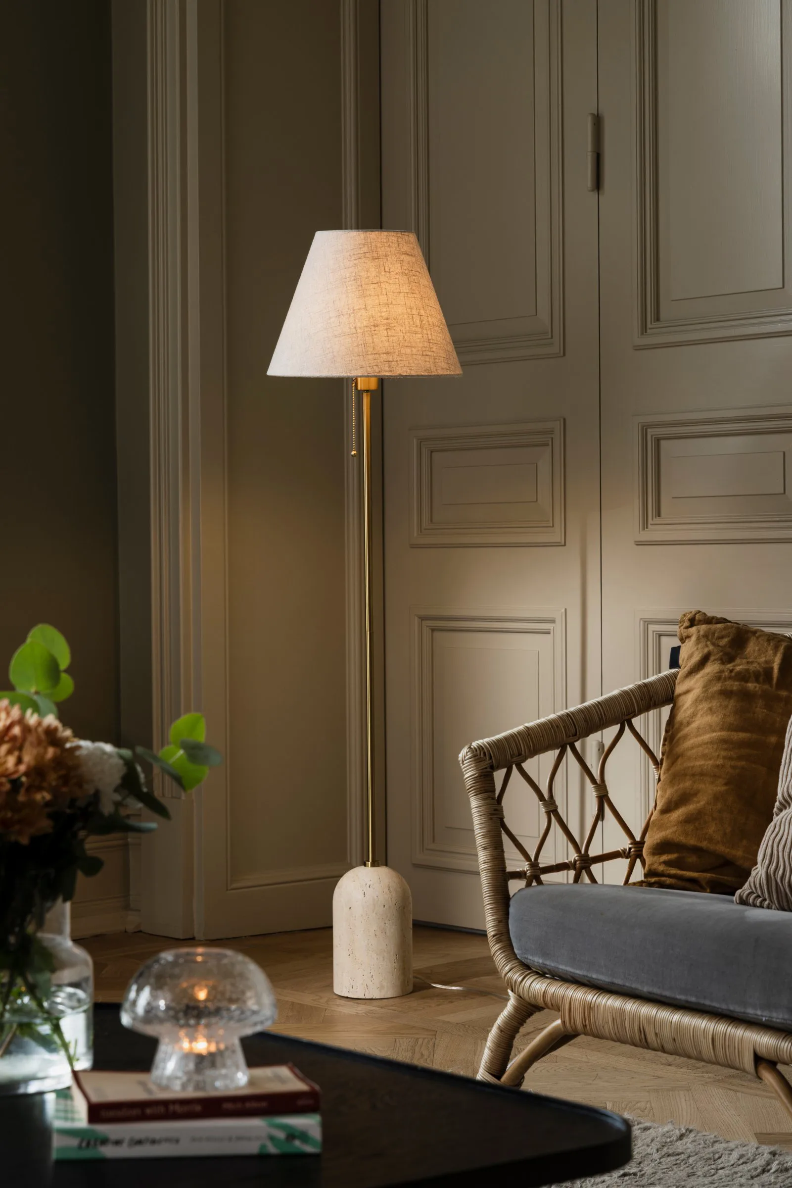 Gino floor lamp, Beige travertine Globen Lighting